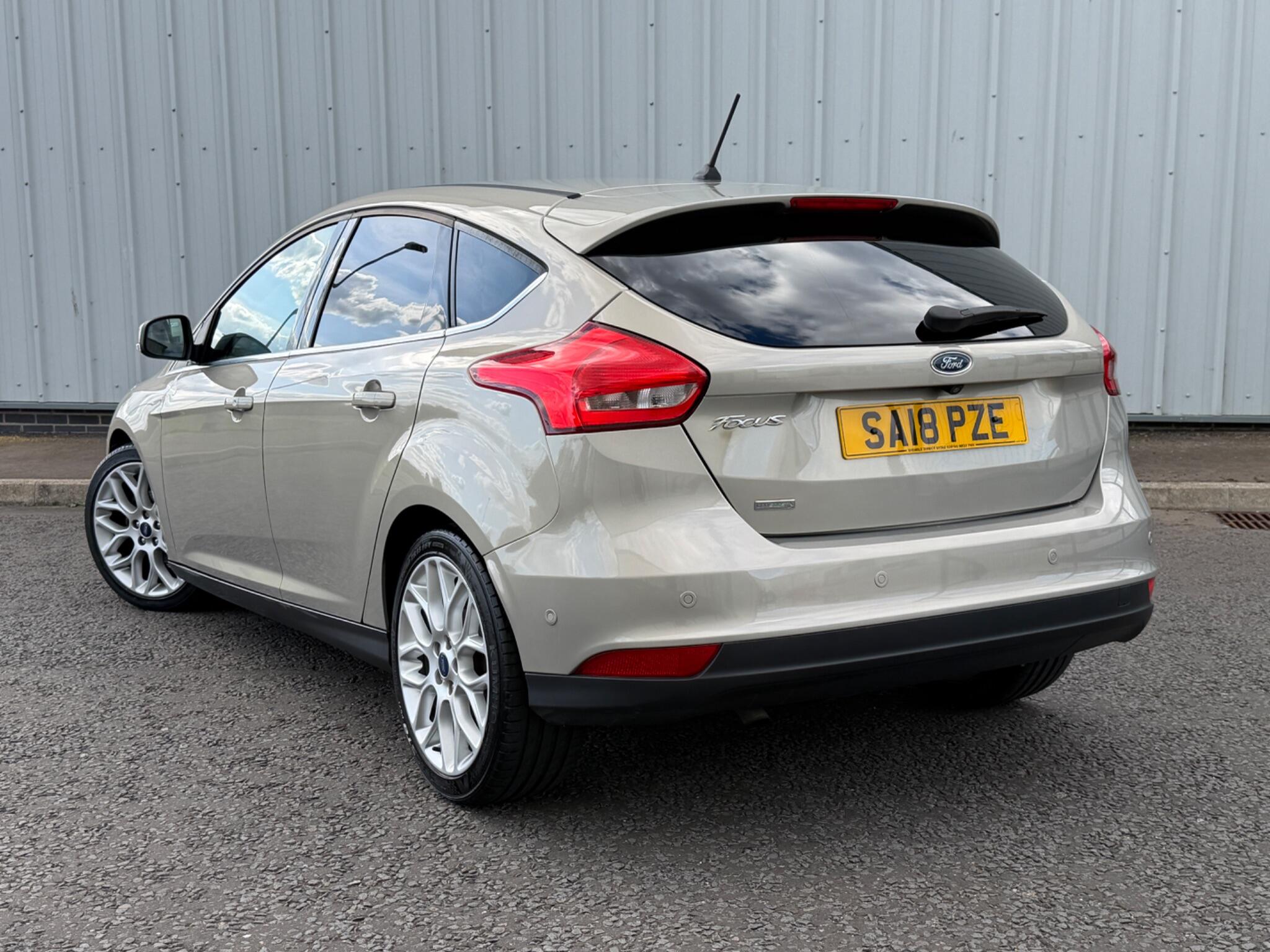 Ford Focus view 2