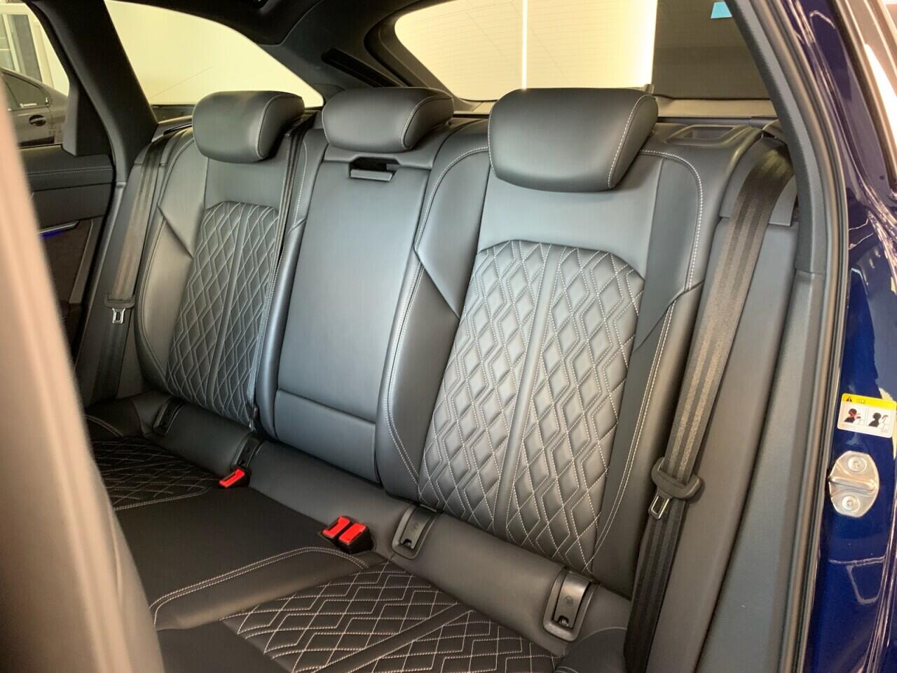 Audi S6 Avant view 29
