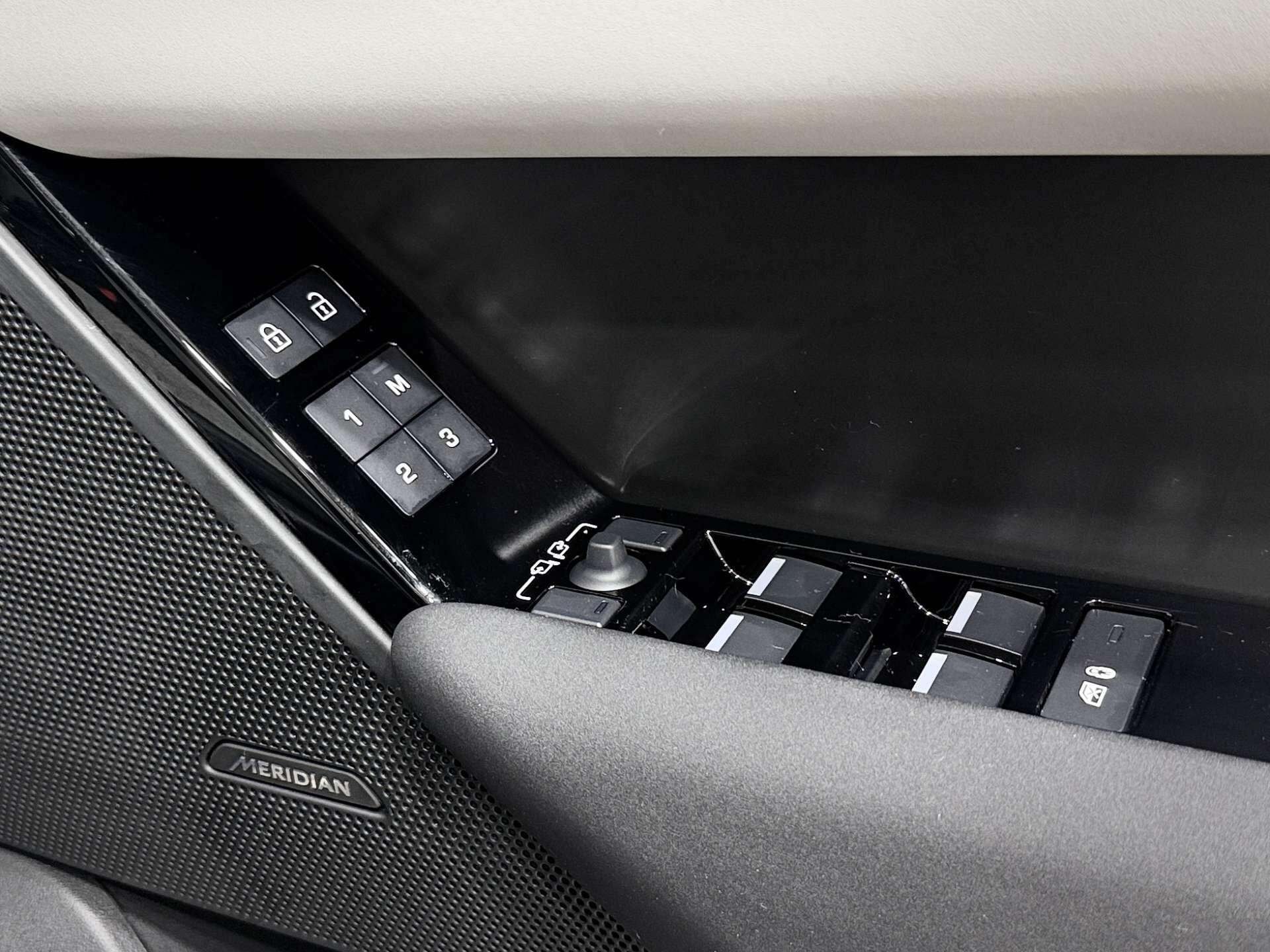Land Rover Range Rover Velar view 36
