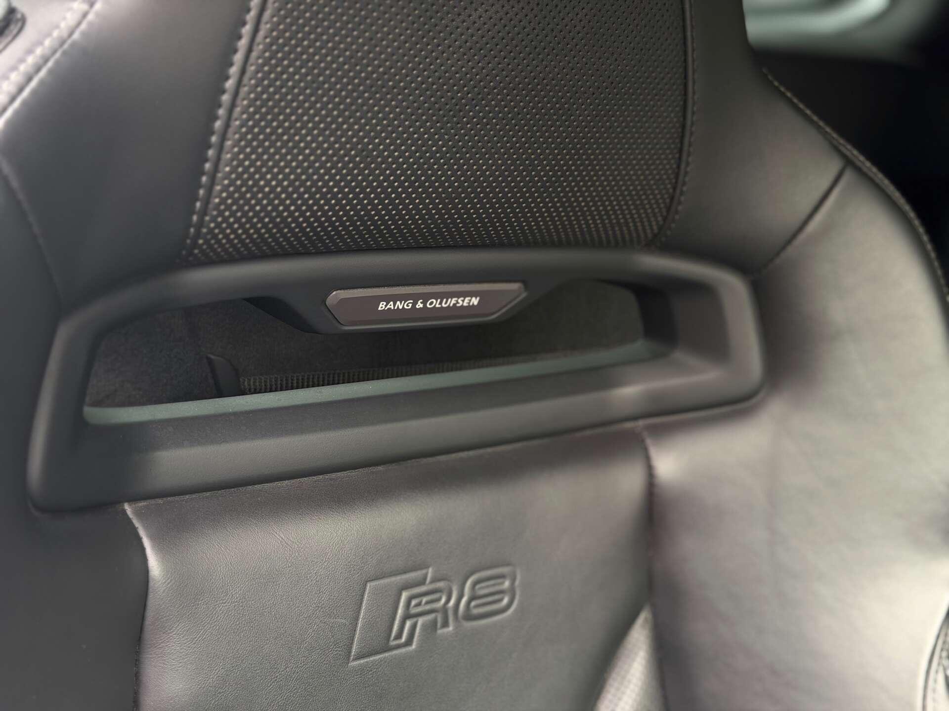Audi R8 view 40
