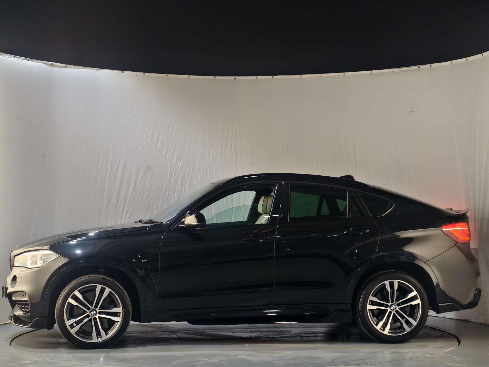 BMW X6 view 12