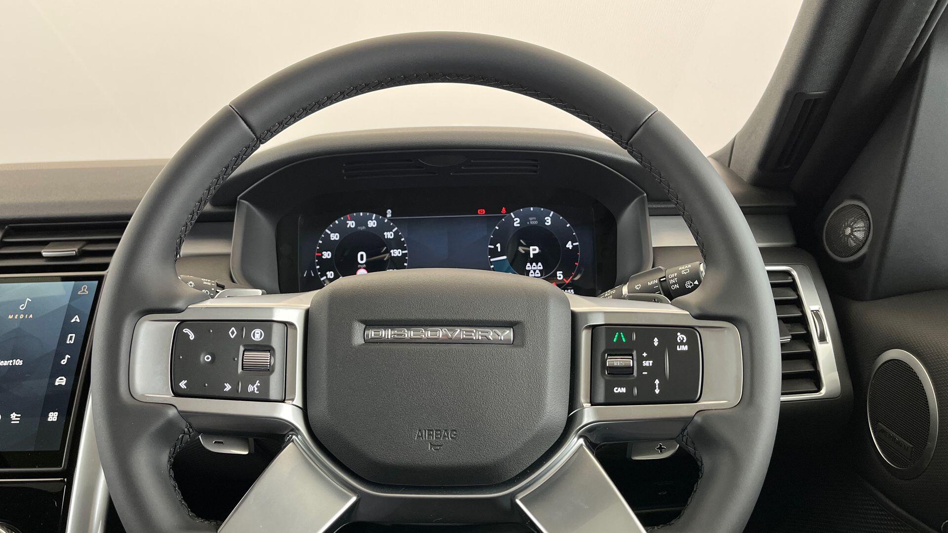 Land Rover Discovery view 35
