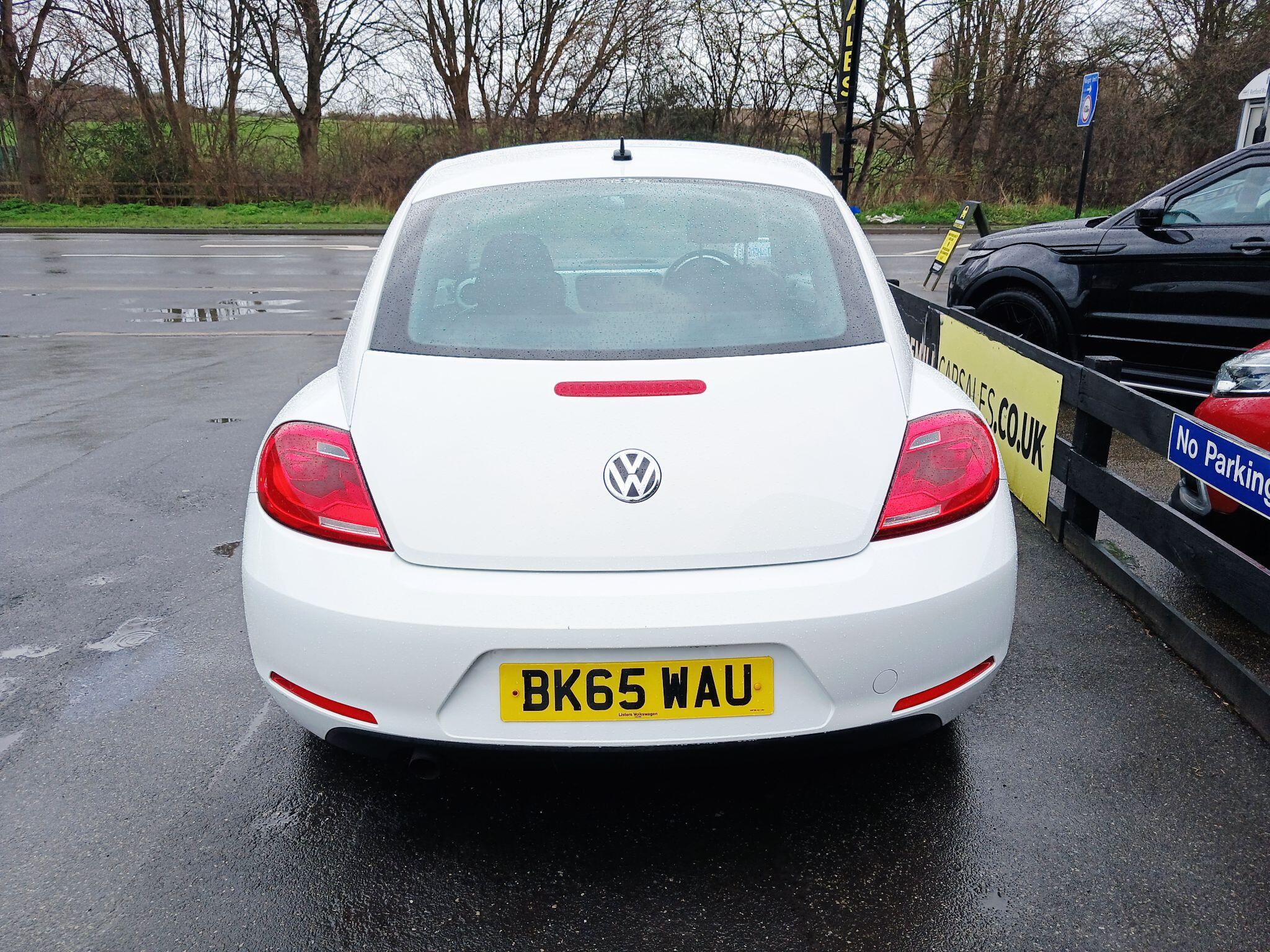2015 Volkswagen Beetle image 6