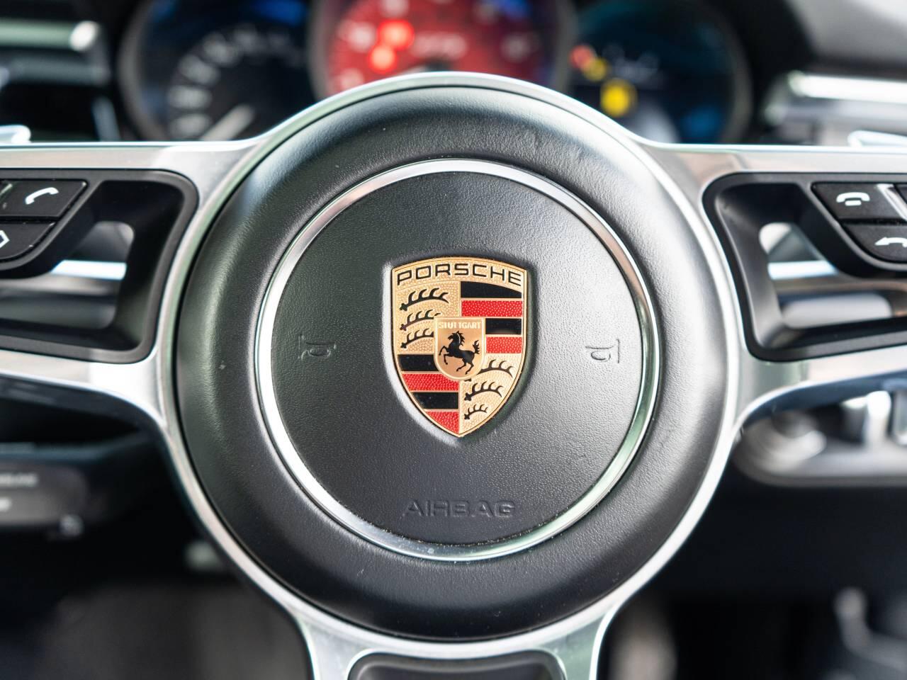 Porsche Macan view 19