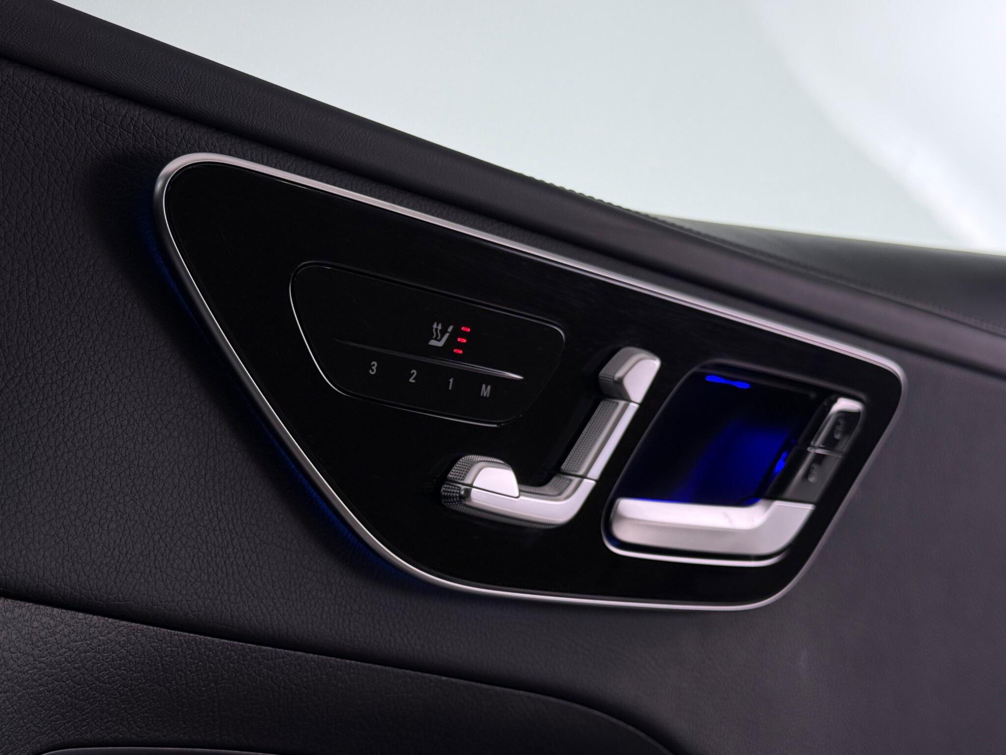 Mercedes-Benz C-Class view 32