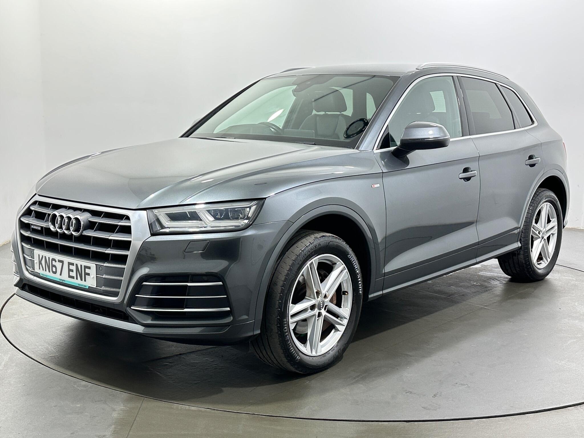 Audi Q5 view 4
