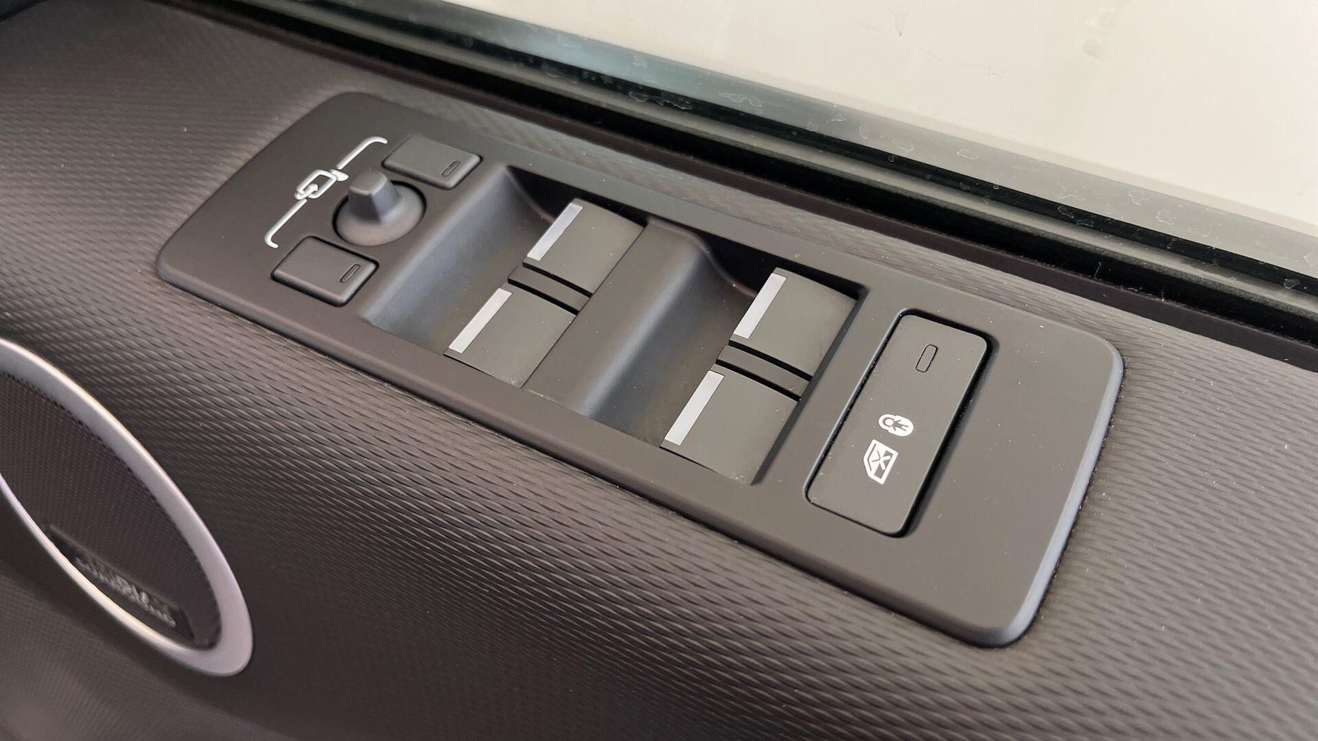 Land Rover Discovery view 25