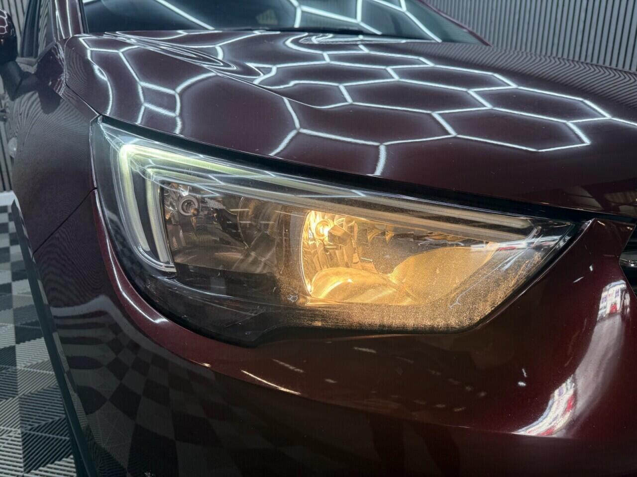 Vauxhall Crossland X view 3