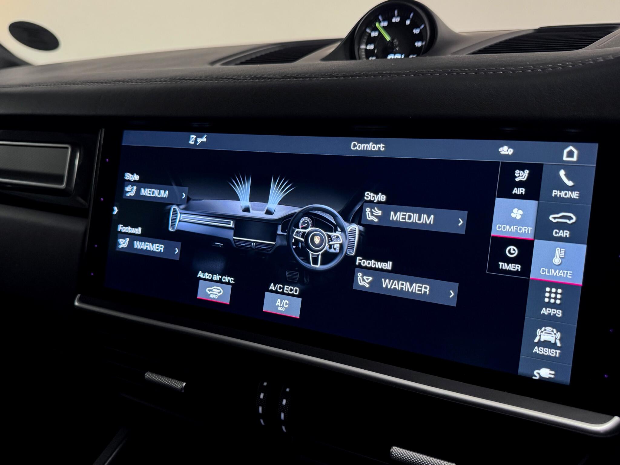 Porsche Cayenne view 60