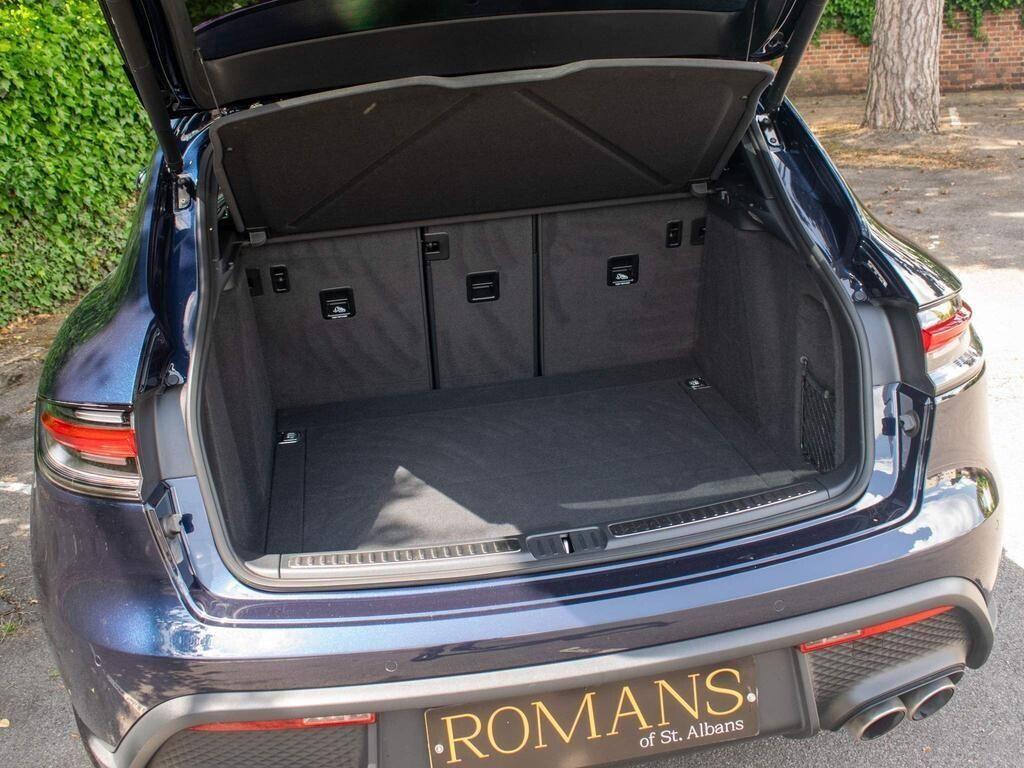 Porsche Macan view 20