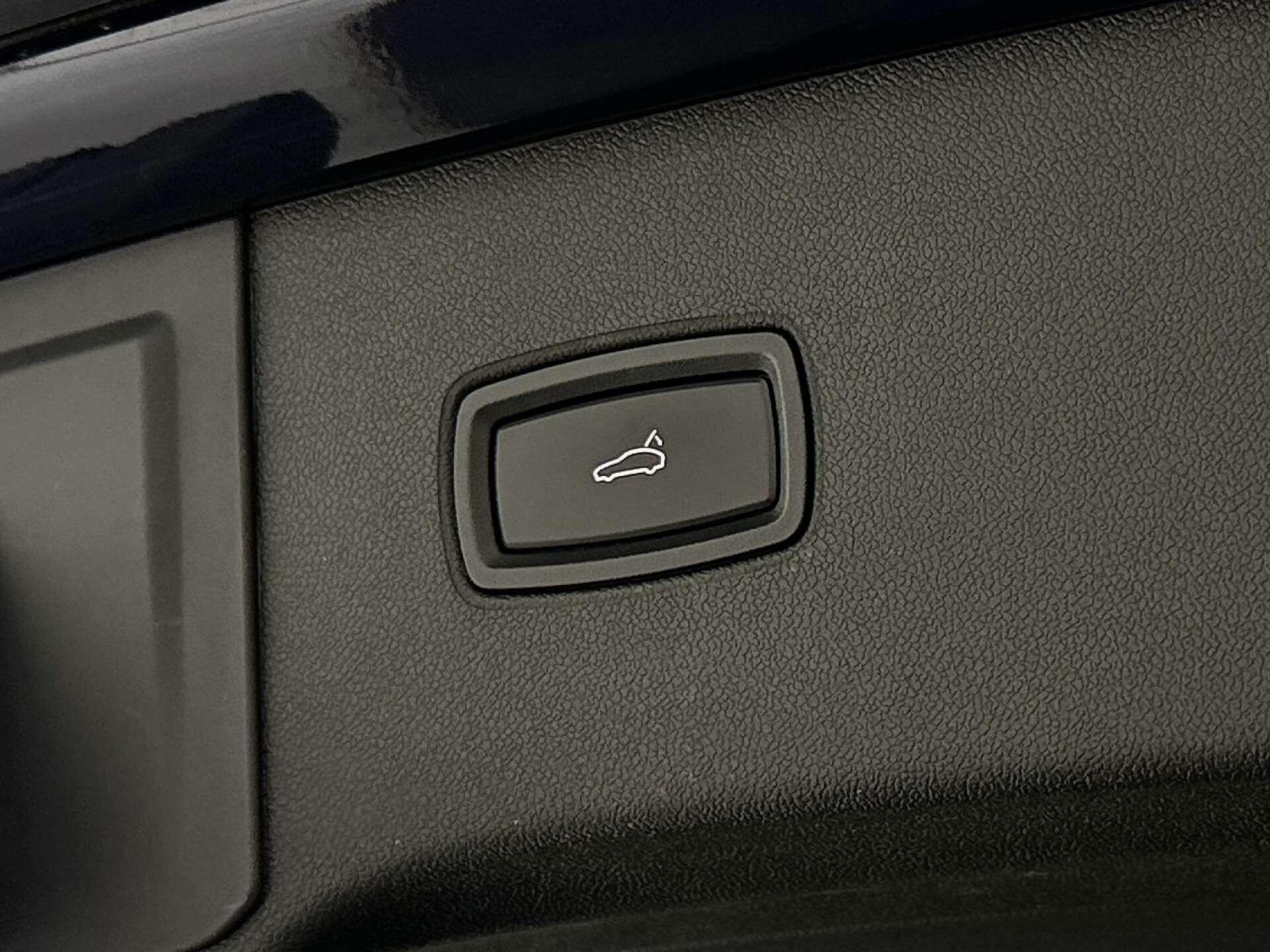 Porsche Cayenne view 30