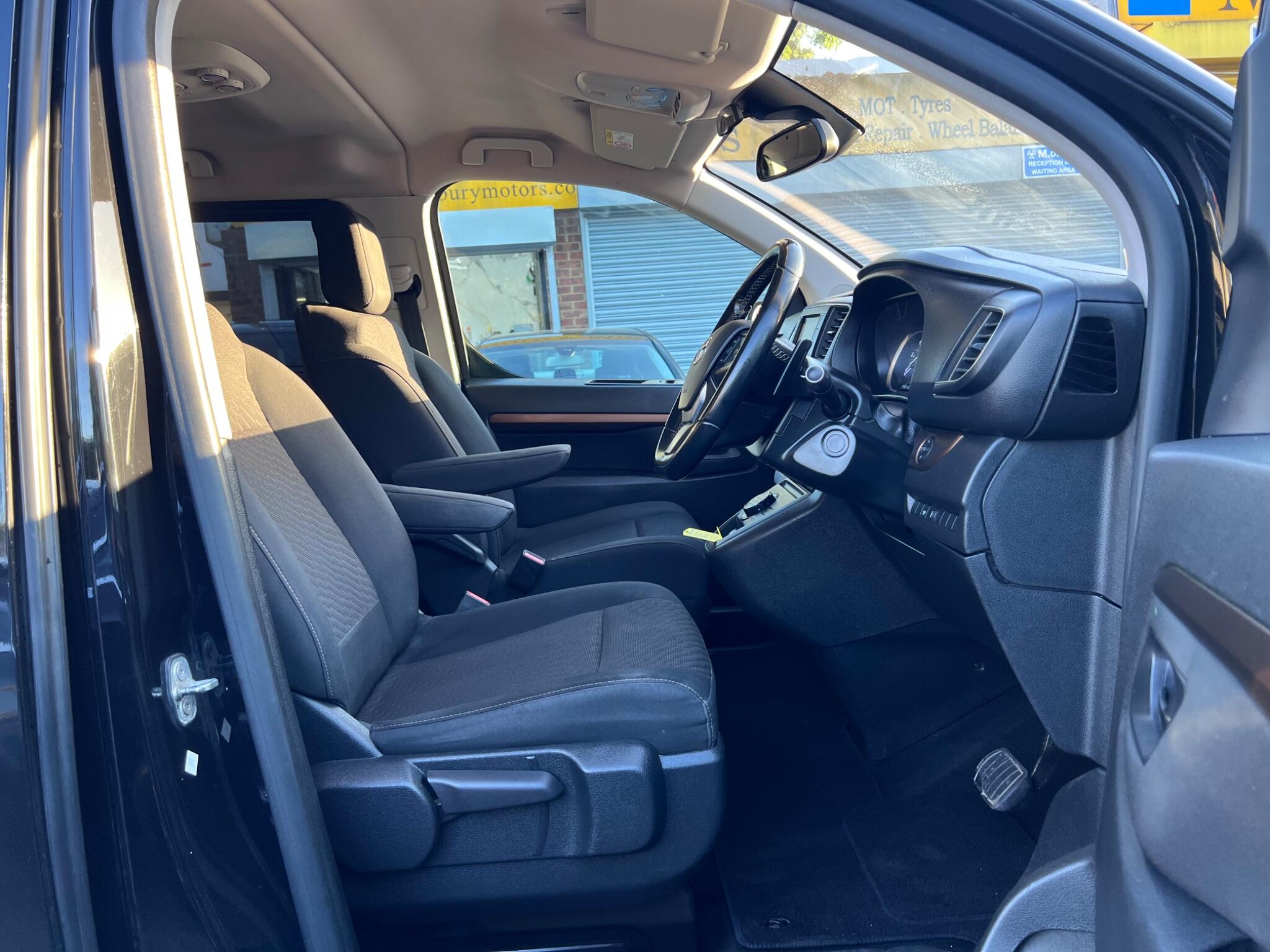 Toyota Proace Verso view 16