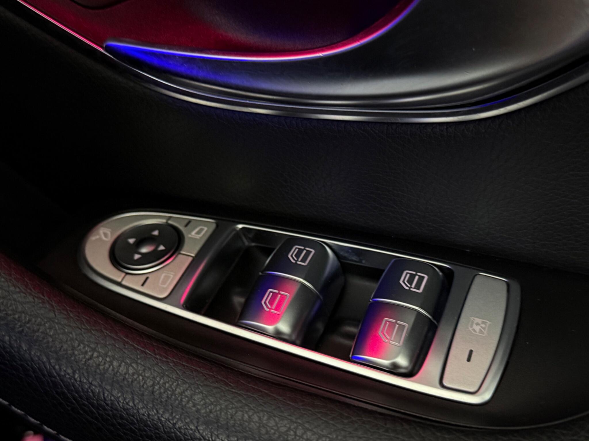 Mercedes-Benz CLS view 19