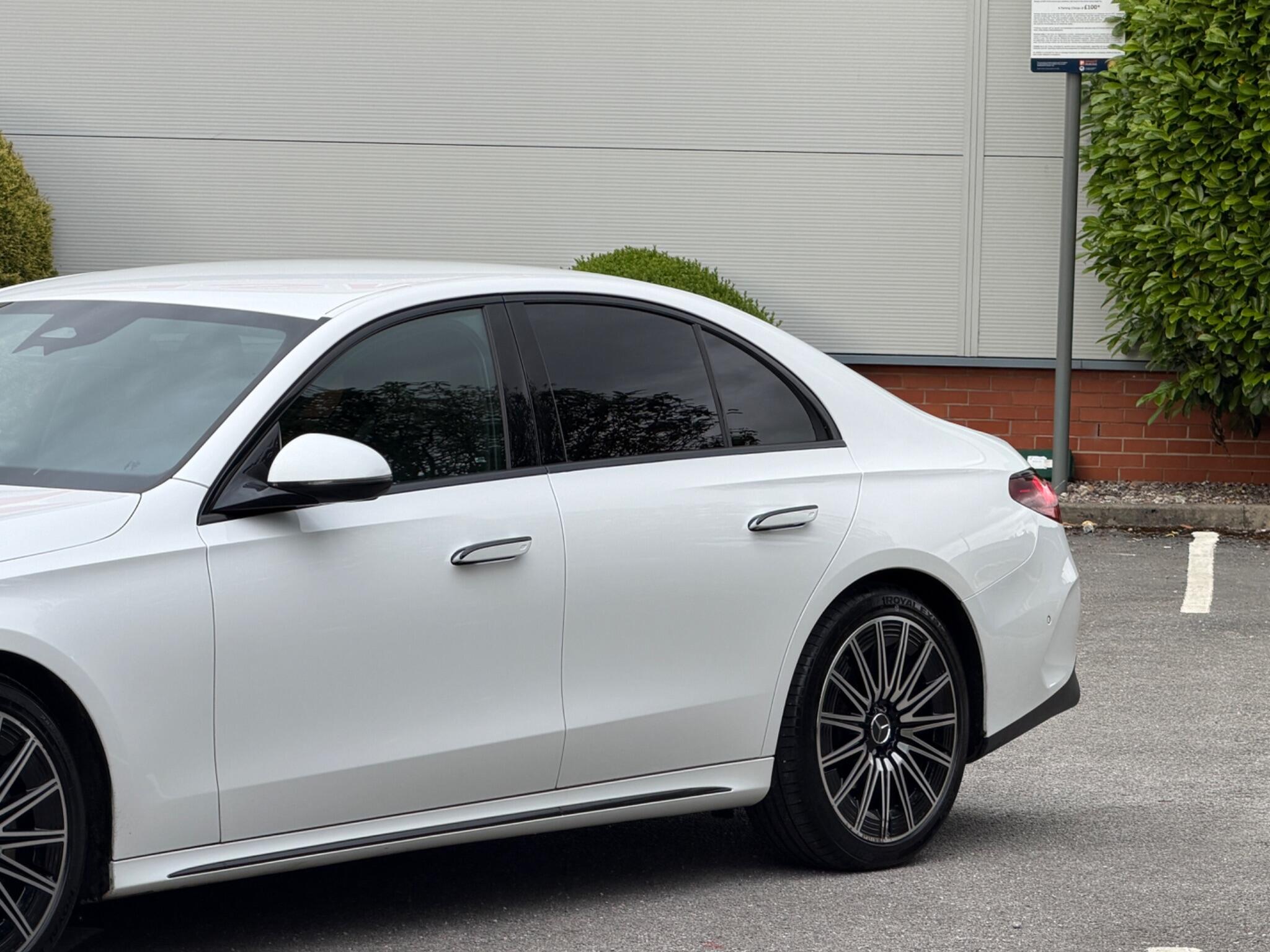 Mercedes-Benz E Class view 22