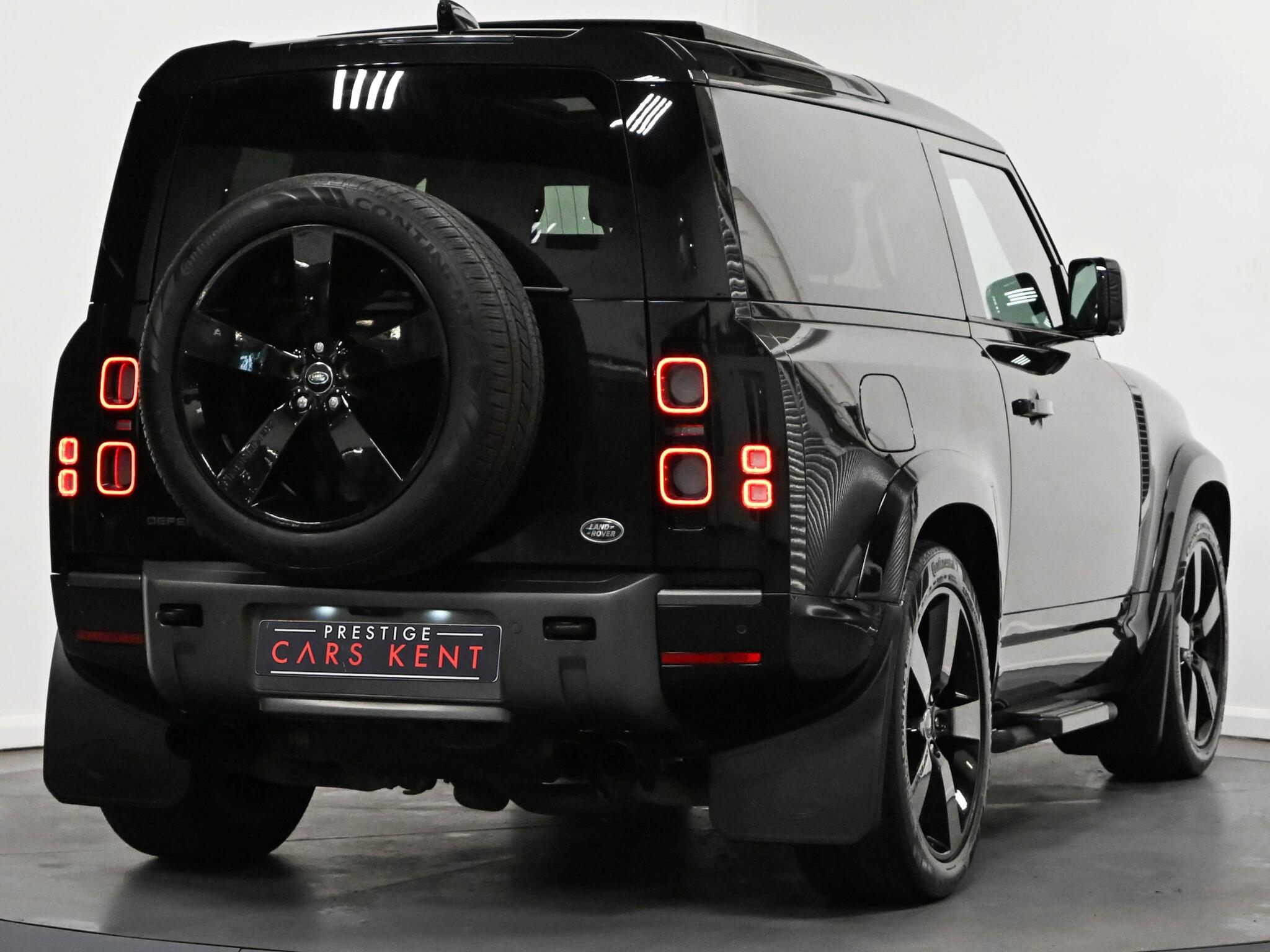 Land Rover Defender view 30