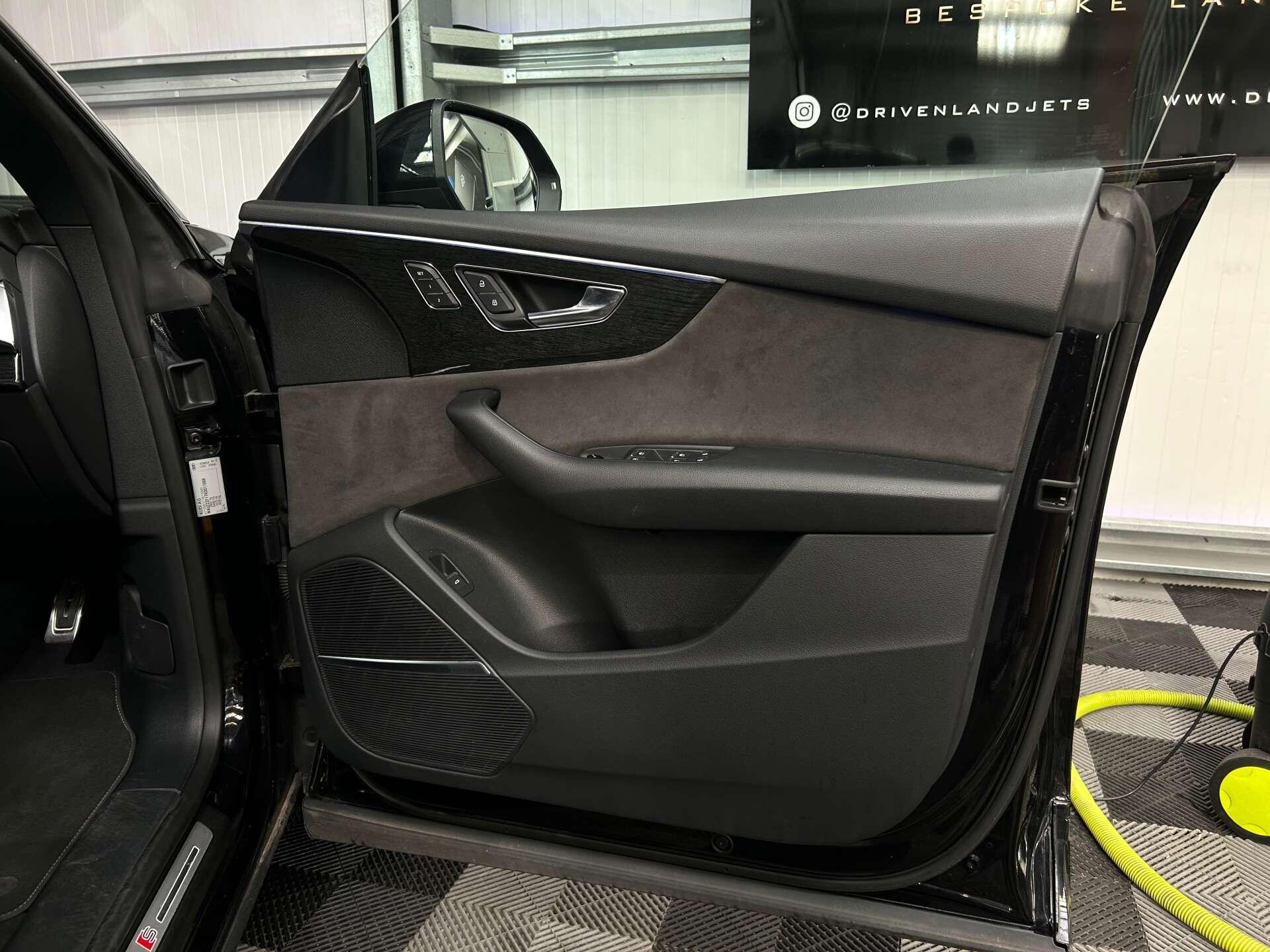 Audi Q8 view 29
