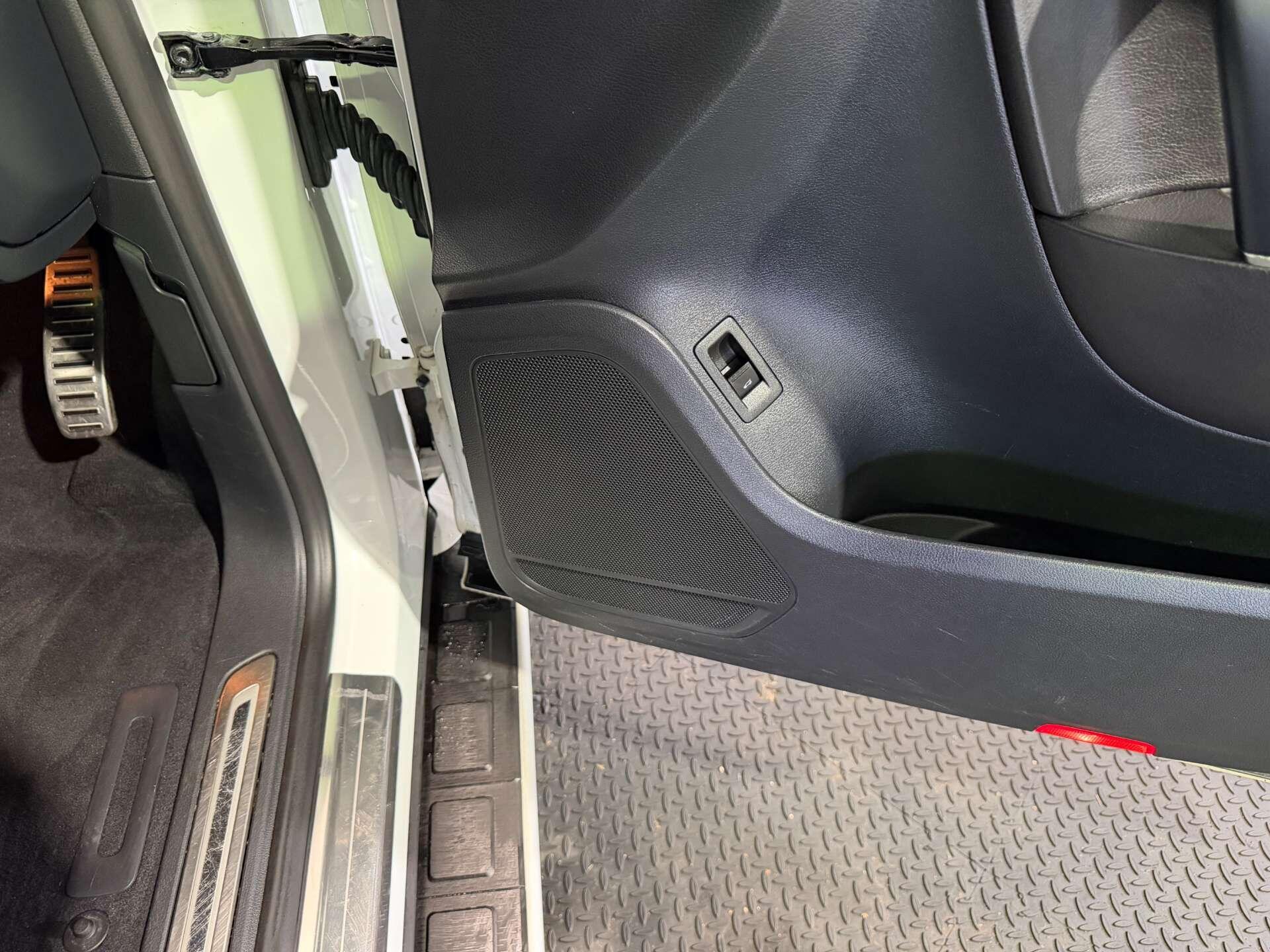 Volkswagen Touareg view 25