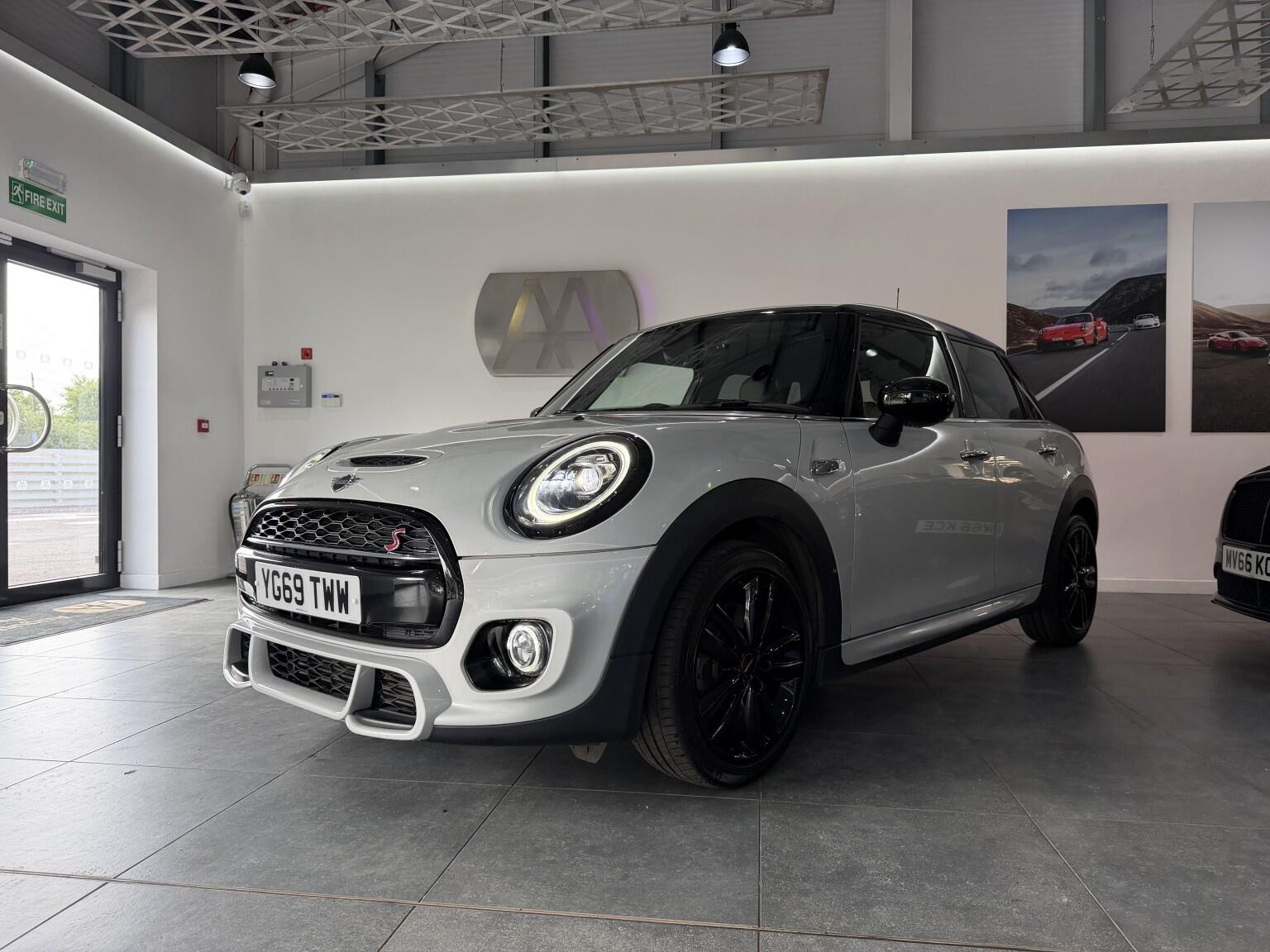 Mini Cooper view 19