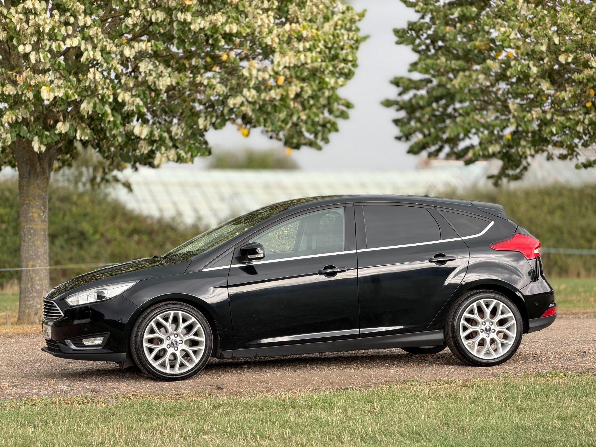 Ford Focus view 15