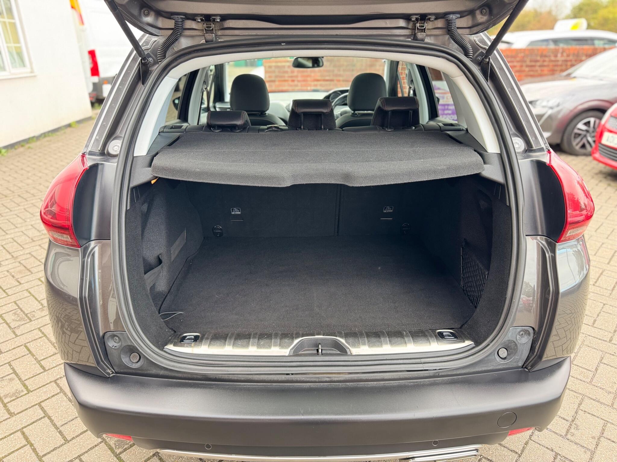 Peugeot 2008 view 28
