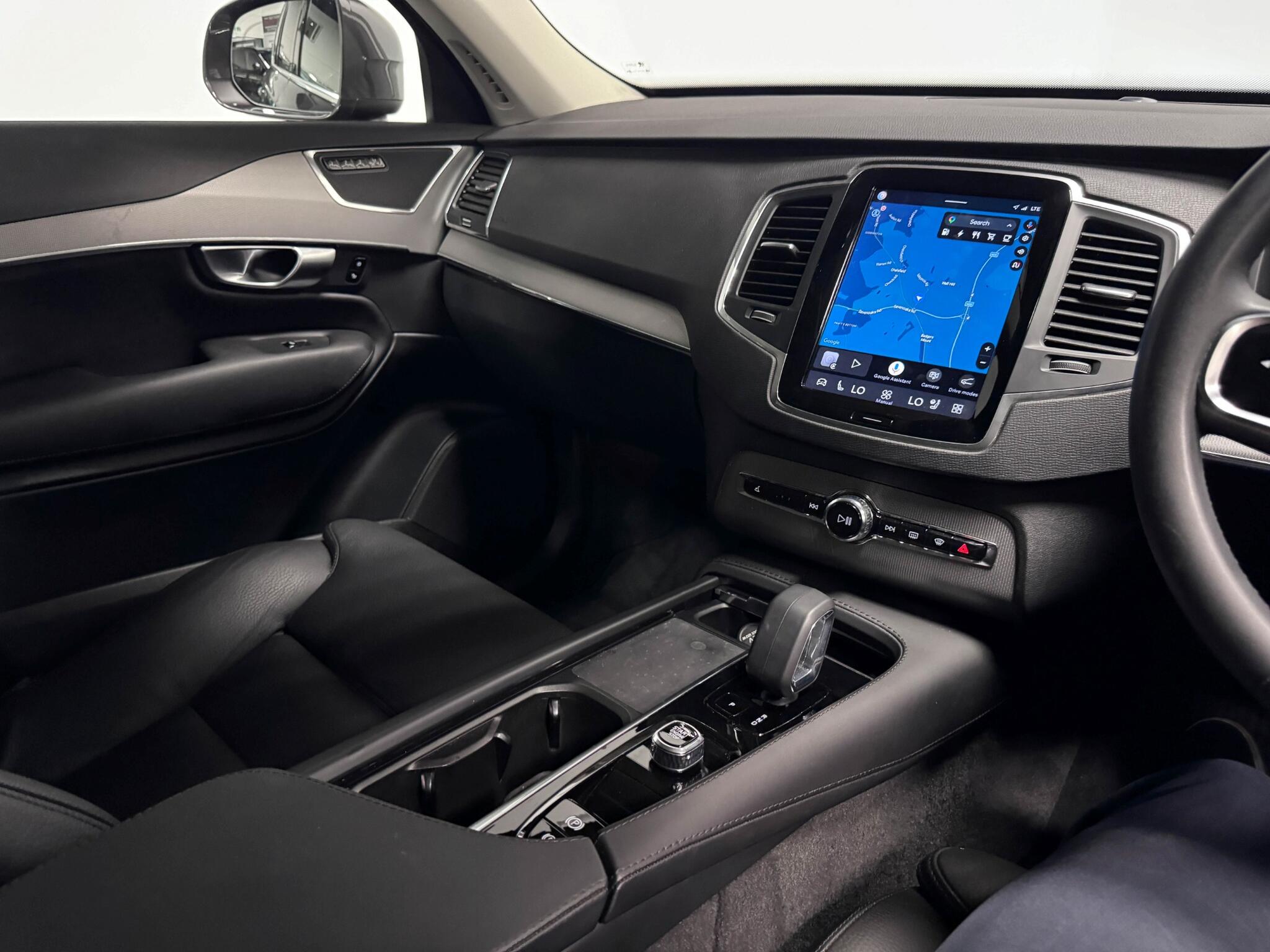Volvo XC90 view 38