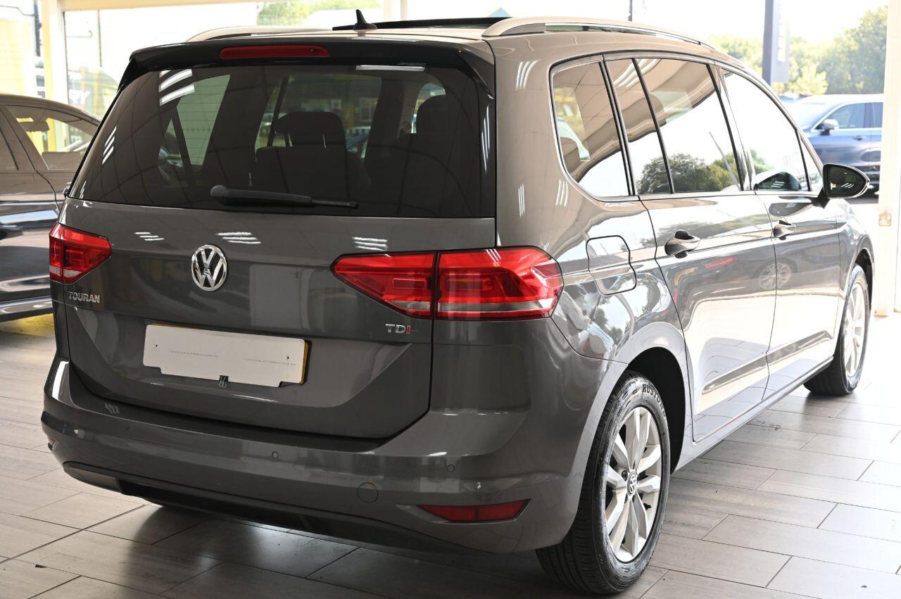 Volkswagen Touran view 11