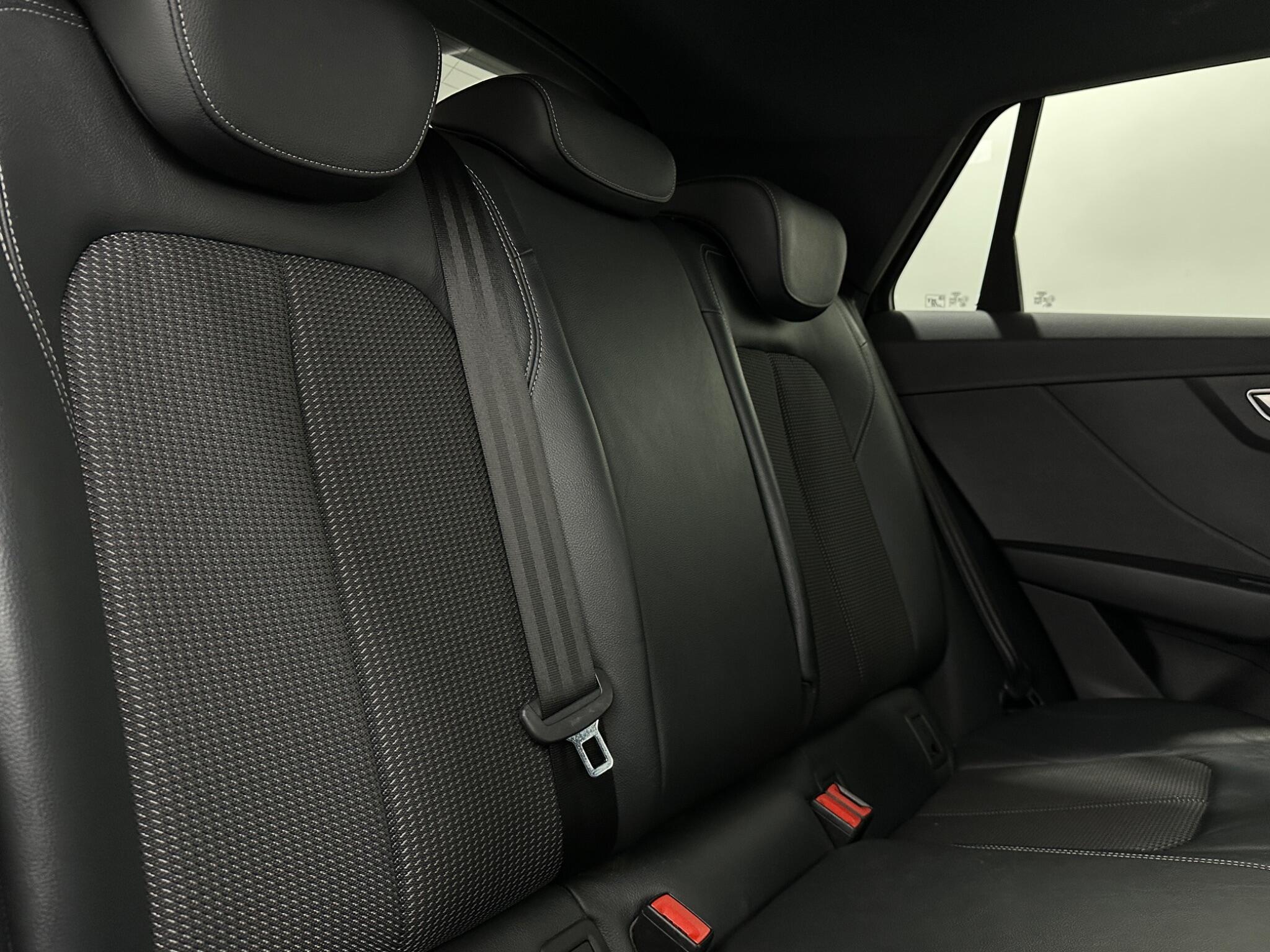 Audi Q2 view 42