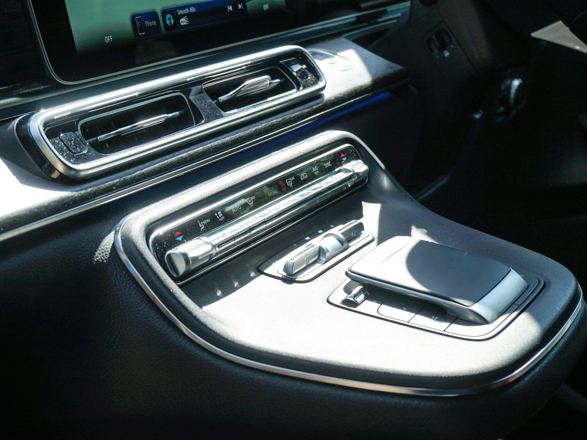Mercedes-Benz V Class view 17