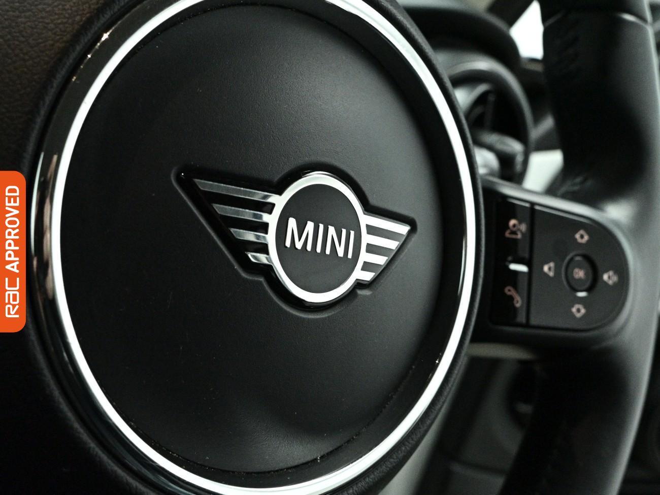 Mini Hatch view 24