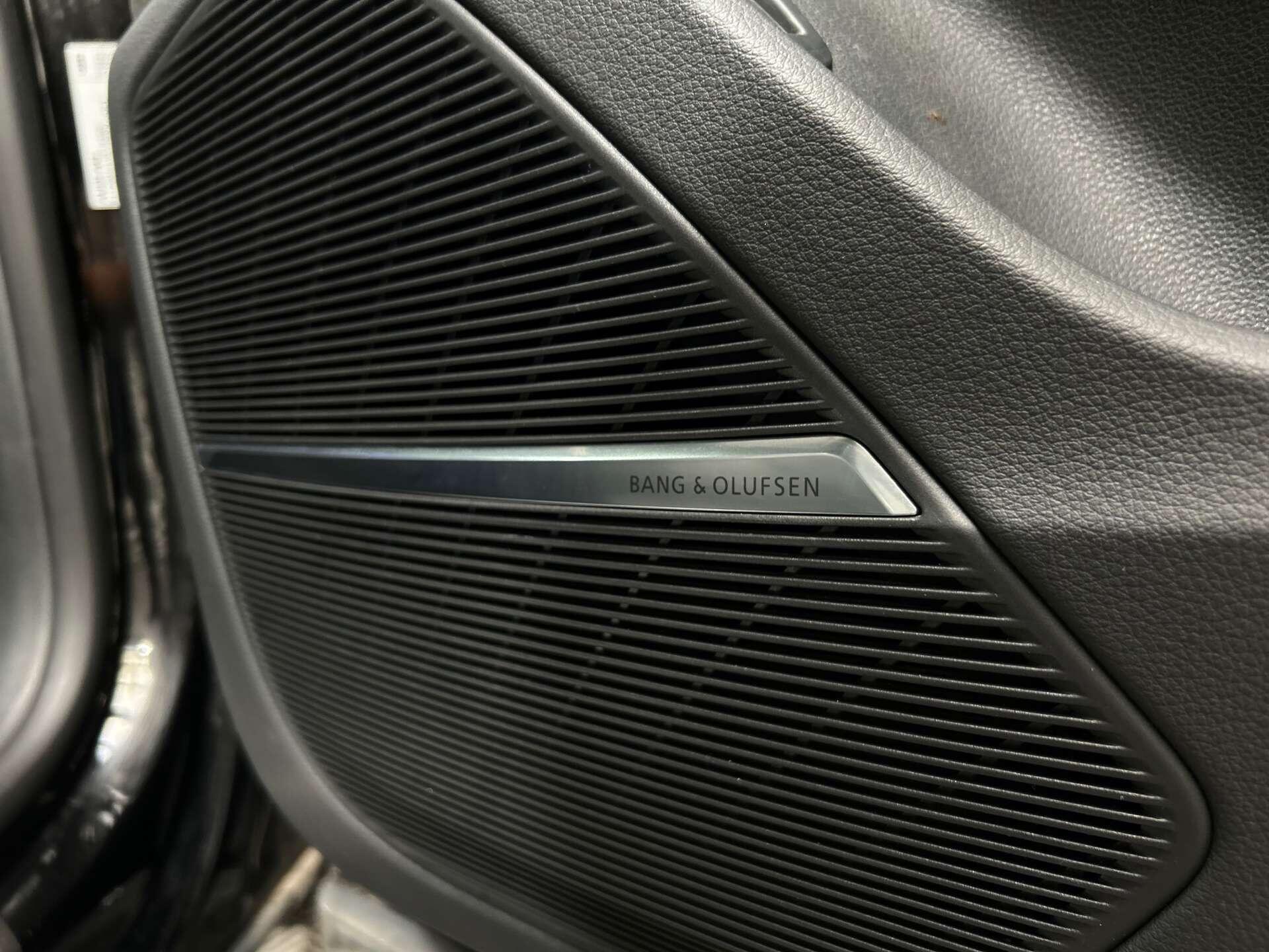 Audi Q8 view 22