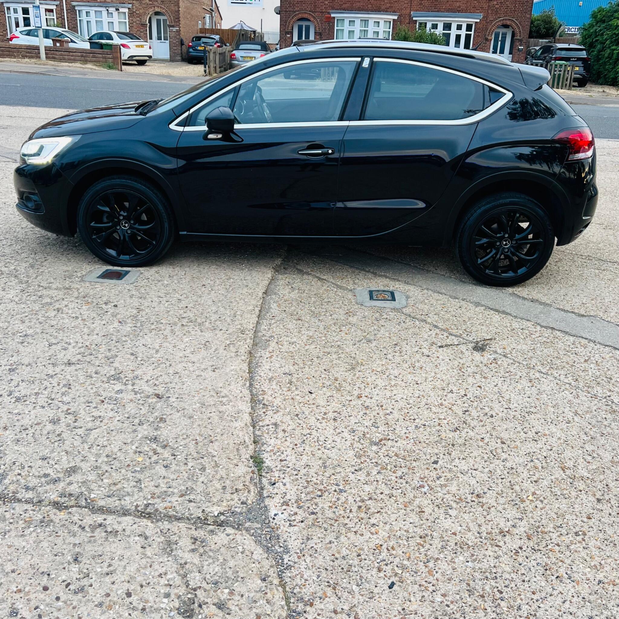 DS Automobiles DS 4 Crossback view 9