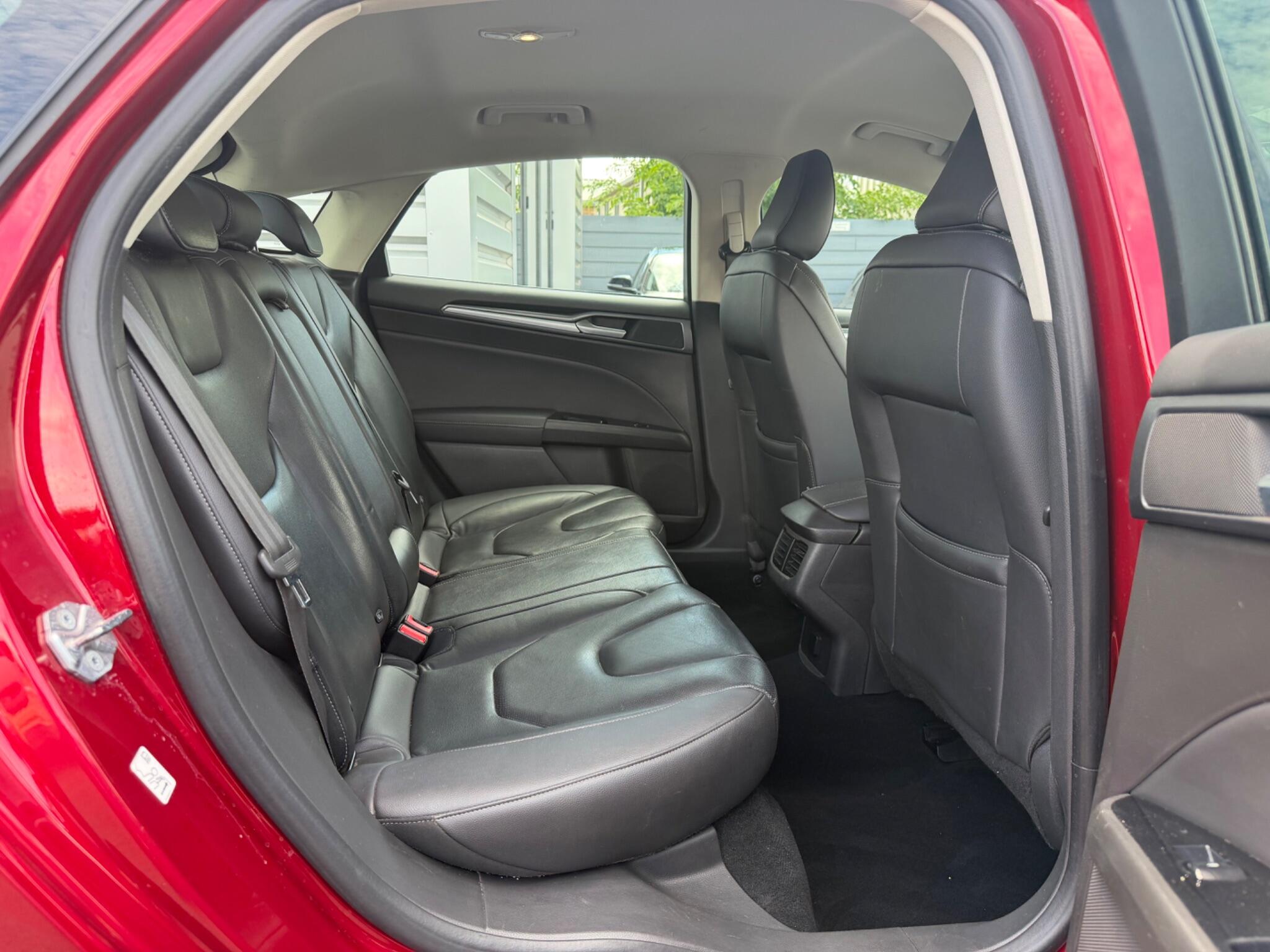 Ford Mondeo view 9