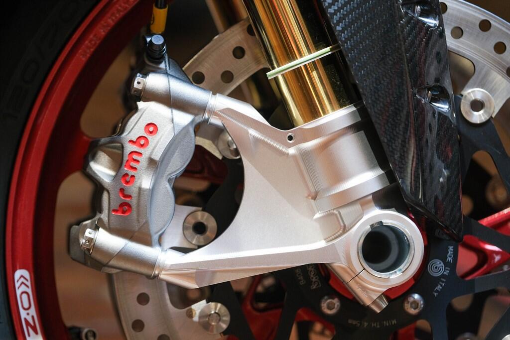 Norton V4 SV view 13