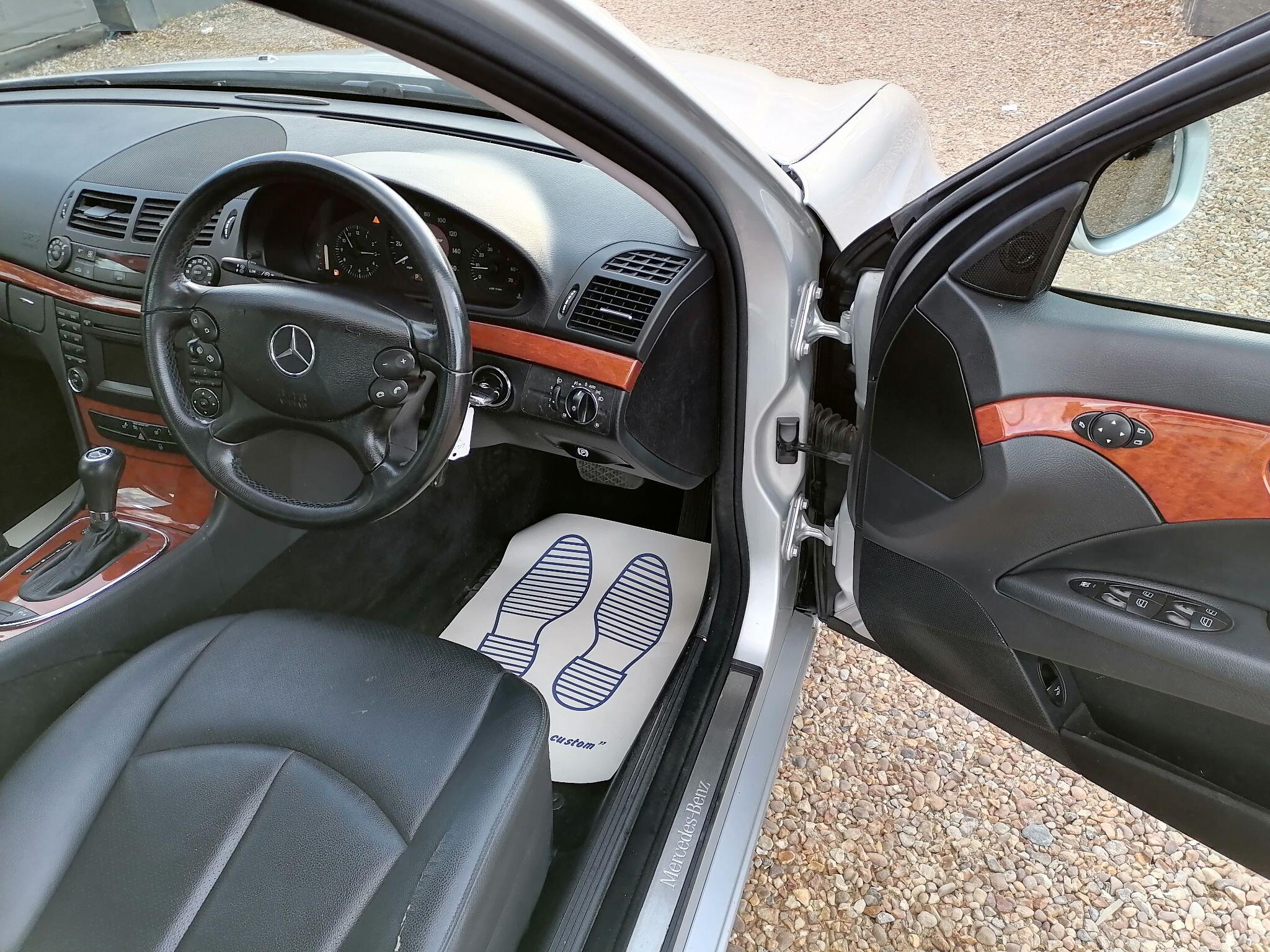 Mercedes-Benz E-Class view 30