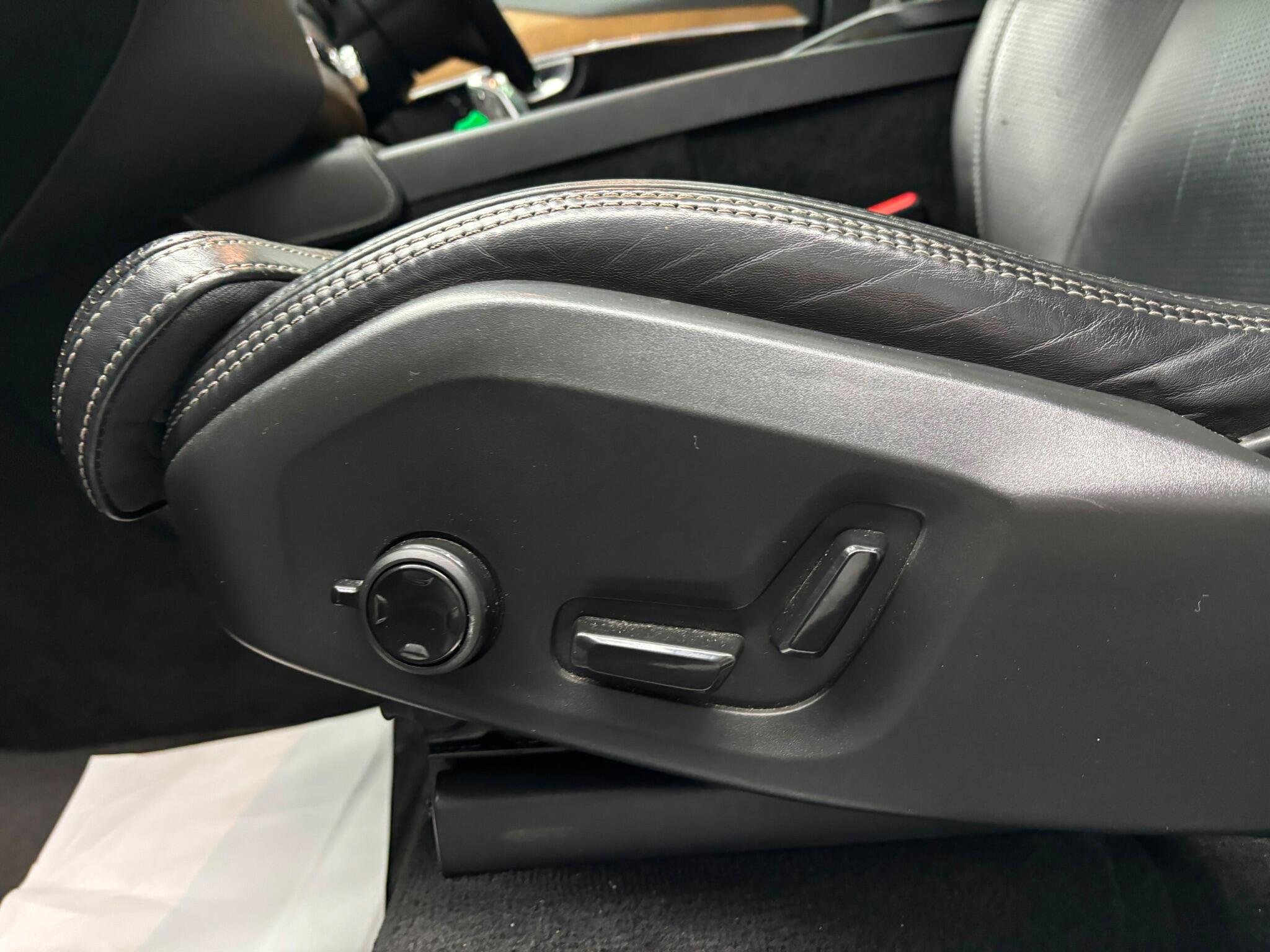 Volvo XC90 view 13