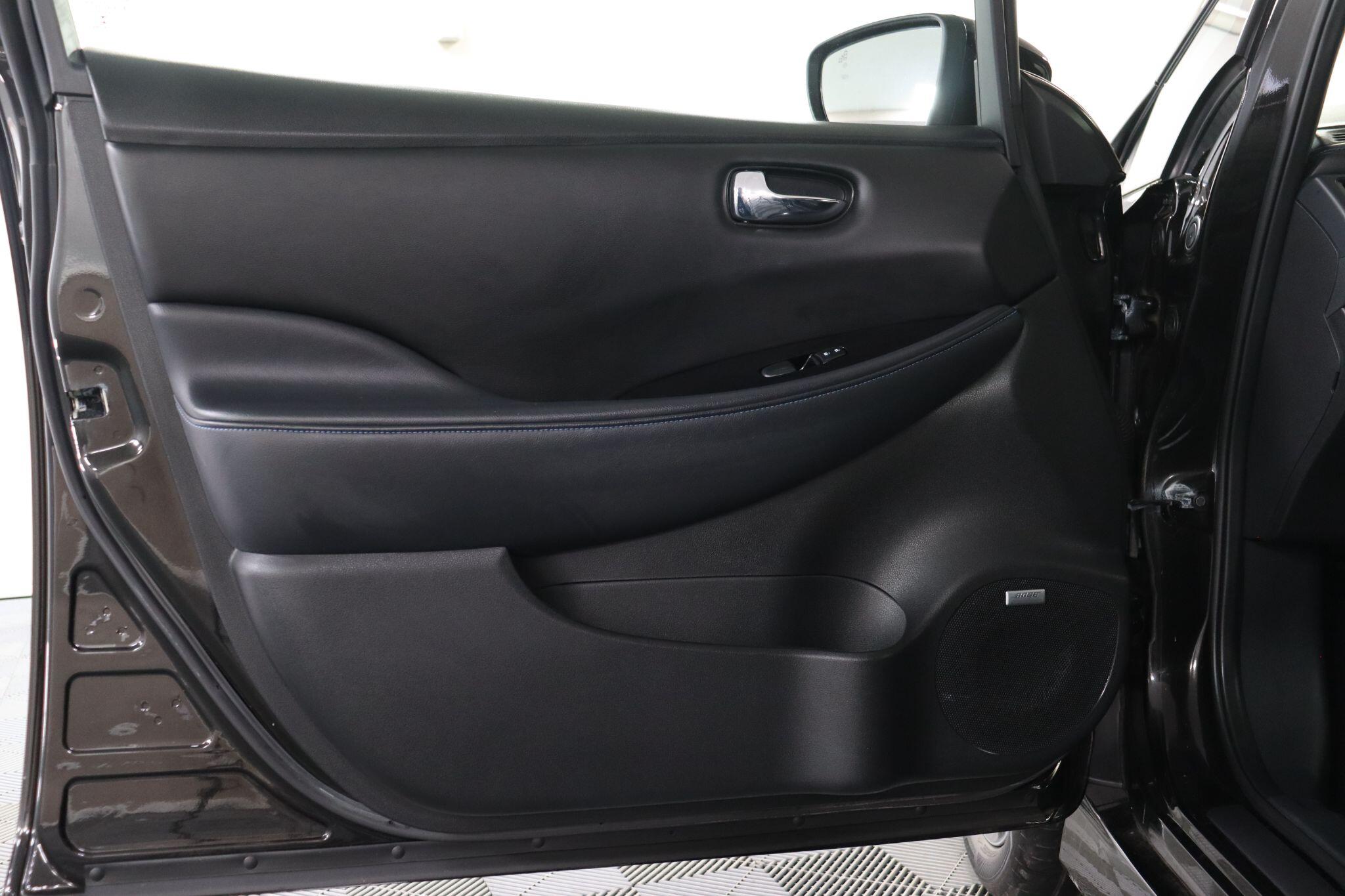 Nissan Leaf view 45