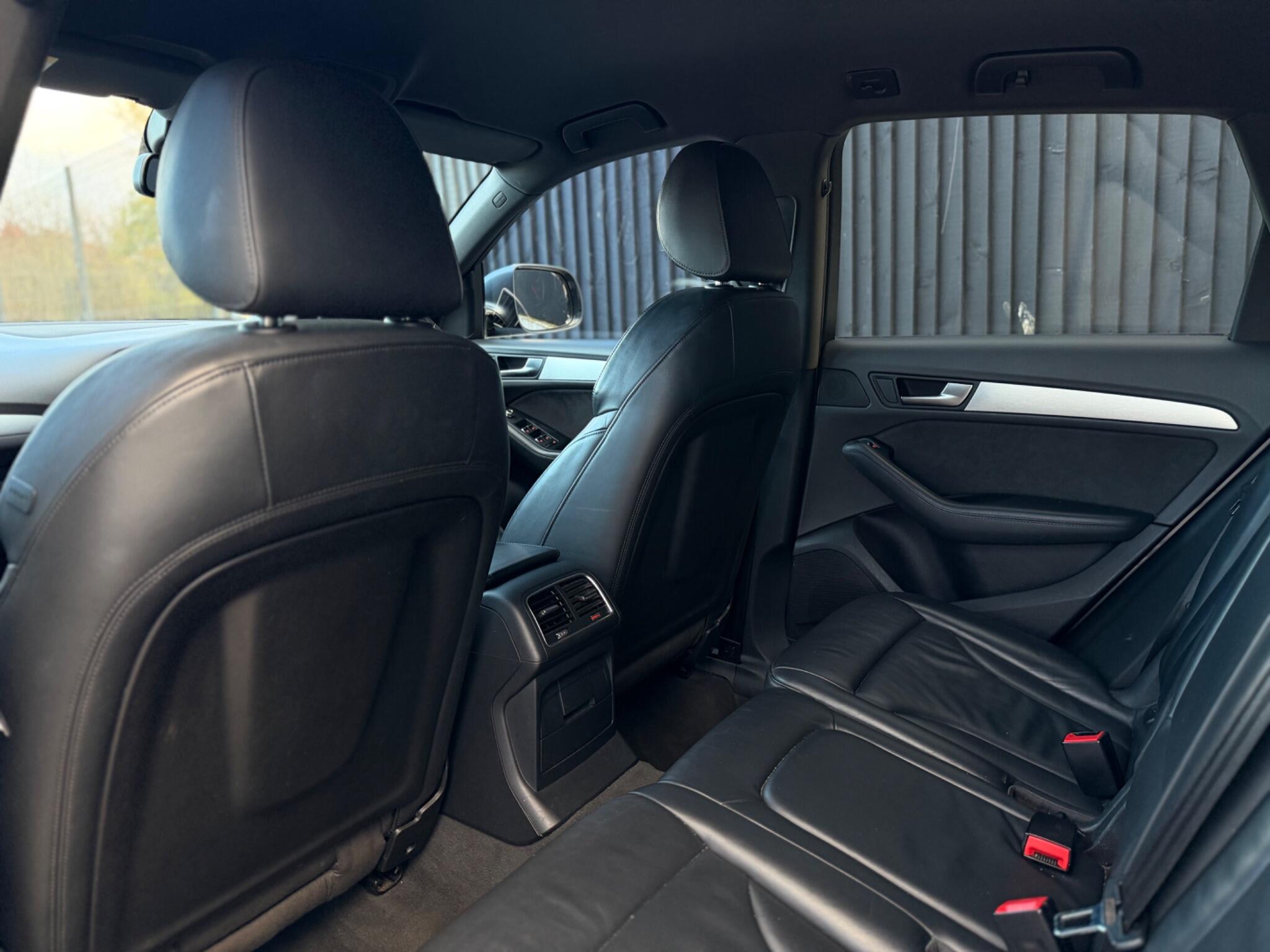 Audi Q5 view 16