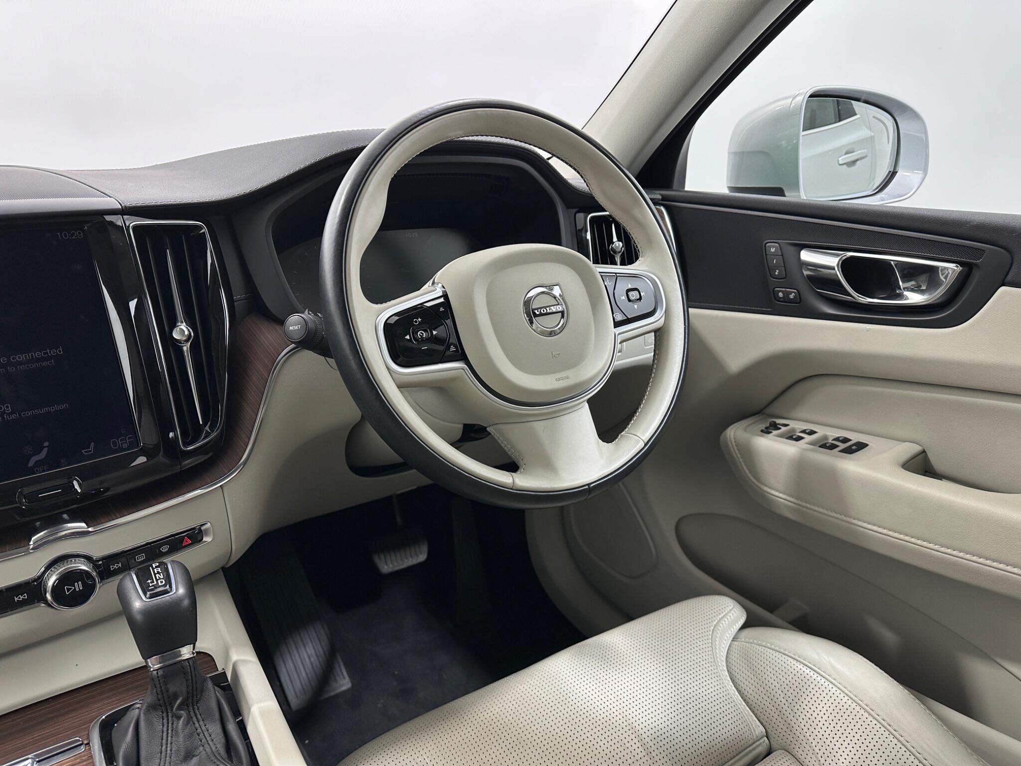 Volvo XC60 view 12