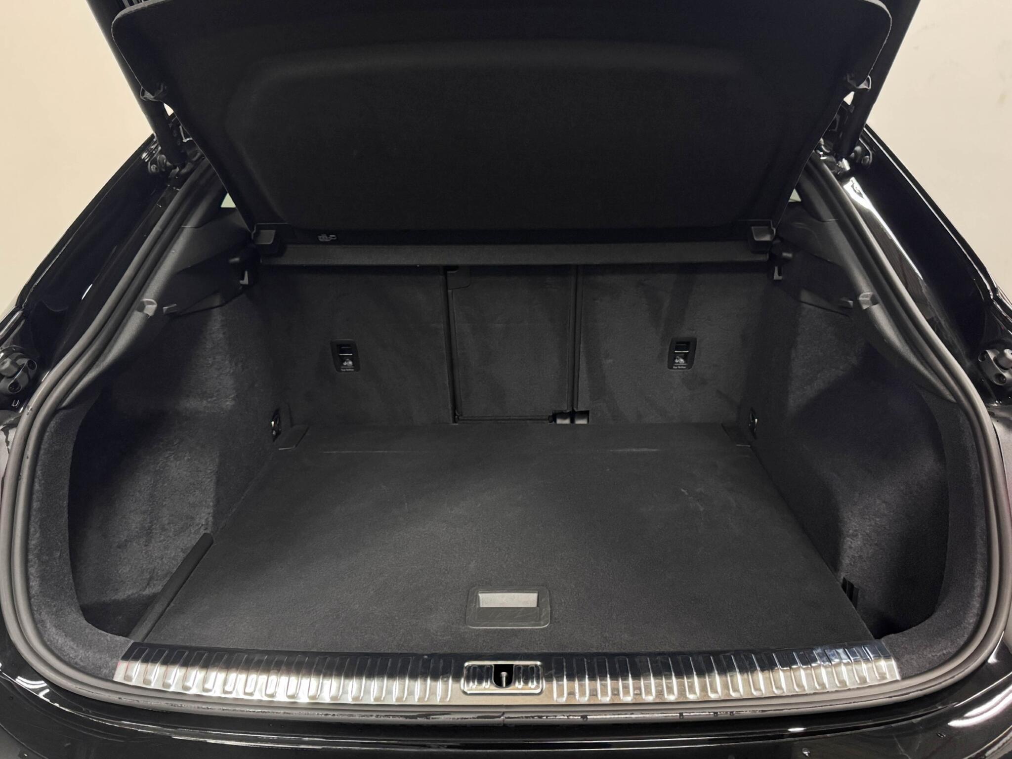 Audi Q3 view 7