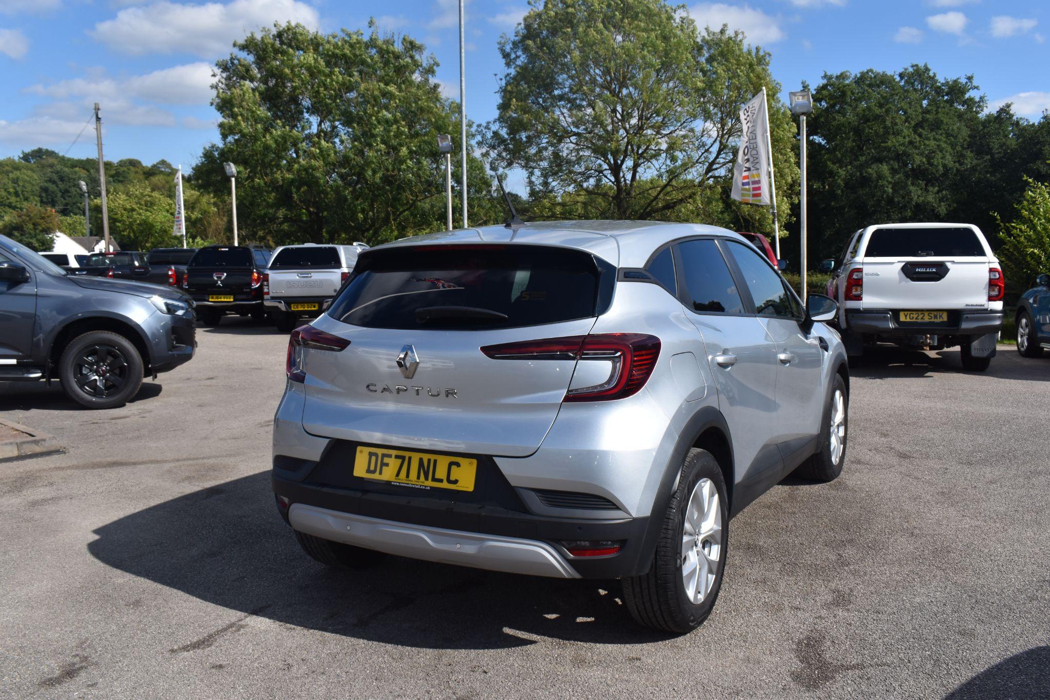 Captur - 1.3 TCe Iconic EDC Euro 6 (s/s) 5dr - Image 10