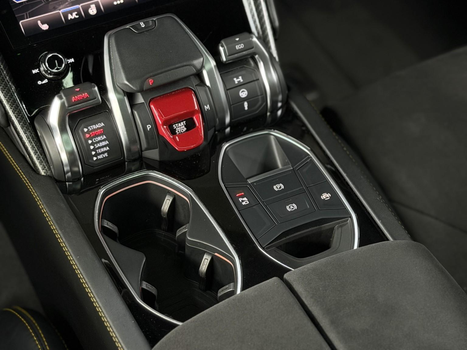 Lamborghini Urus view 42