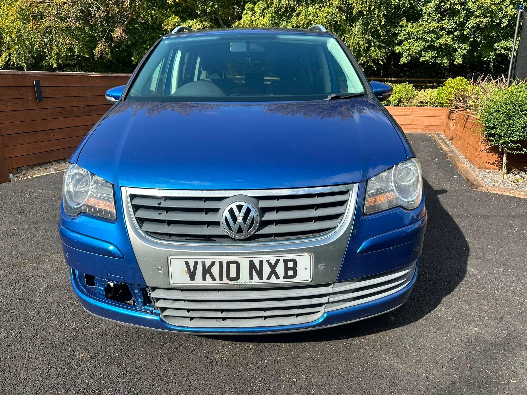 Volkswagen Touran view 2