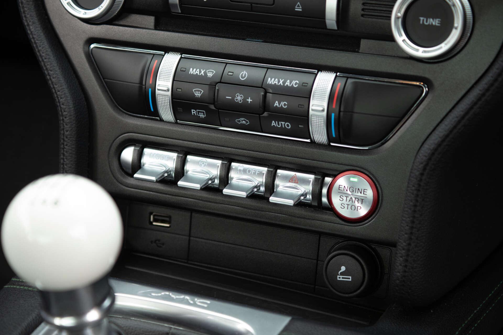 Ford Mustang view 50