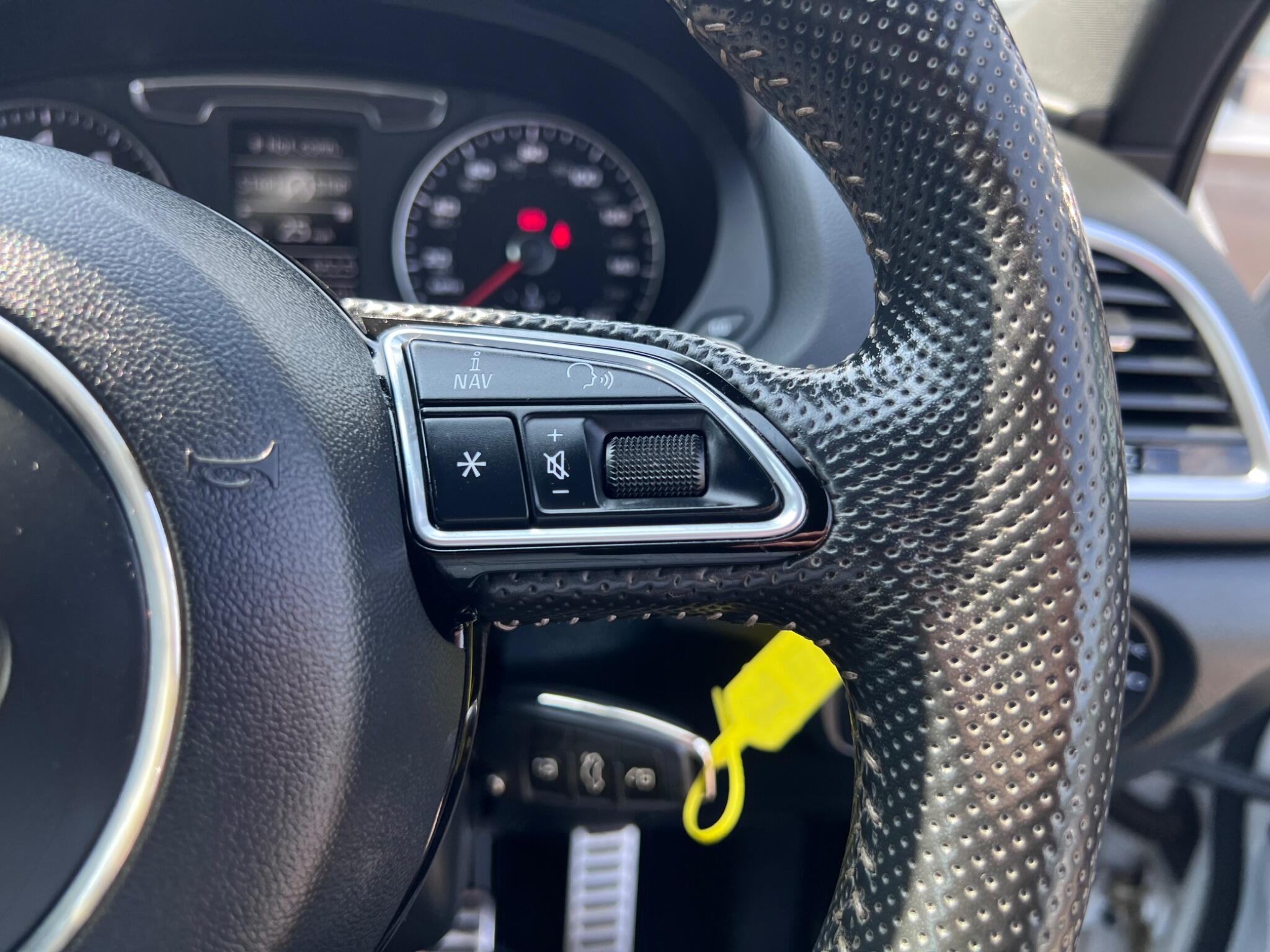 Audi Q3 view 22