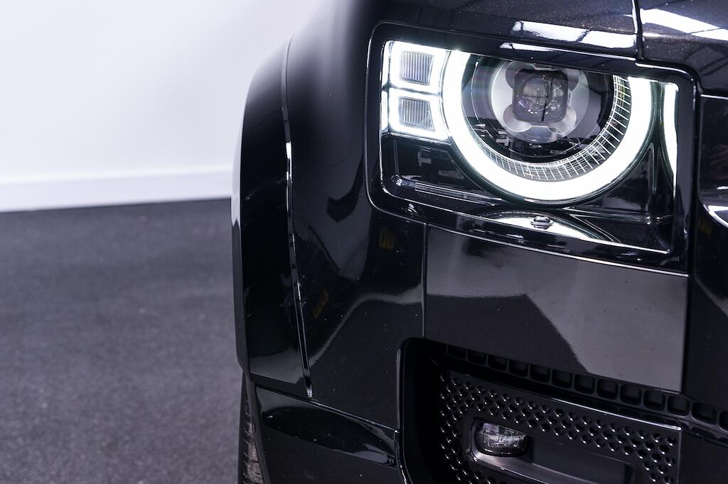 Land Rover Defender view 7