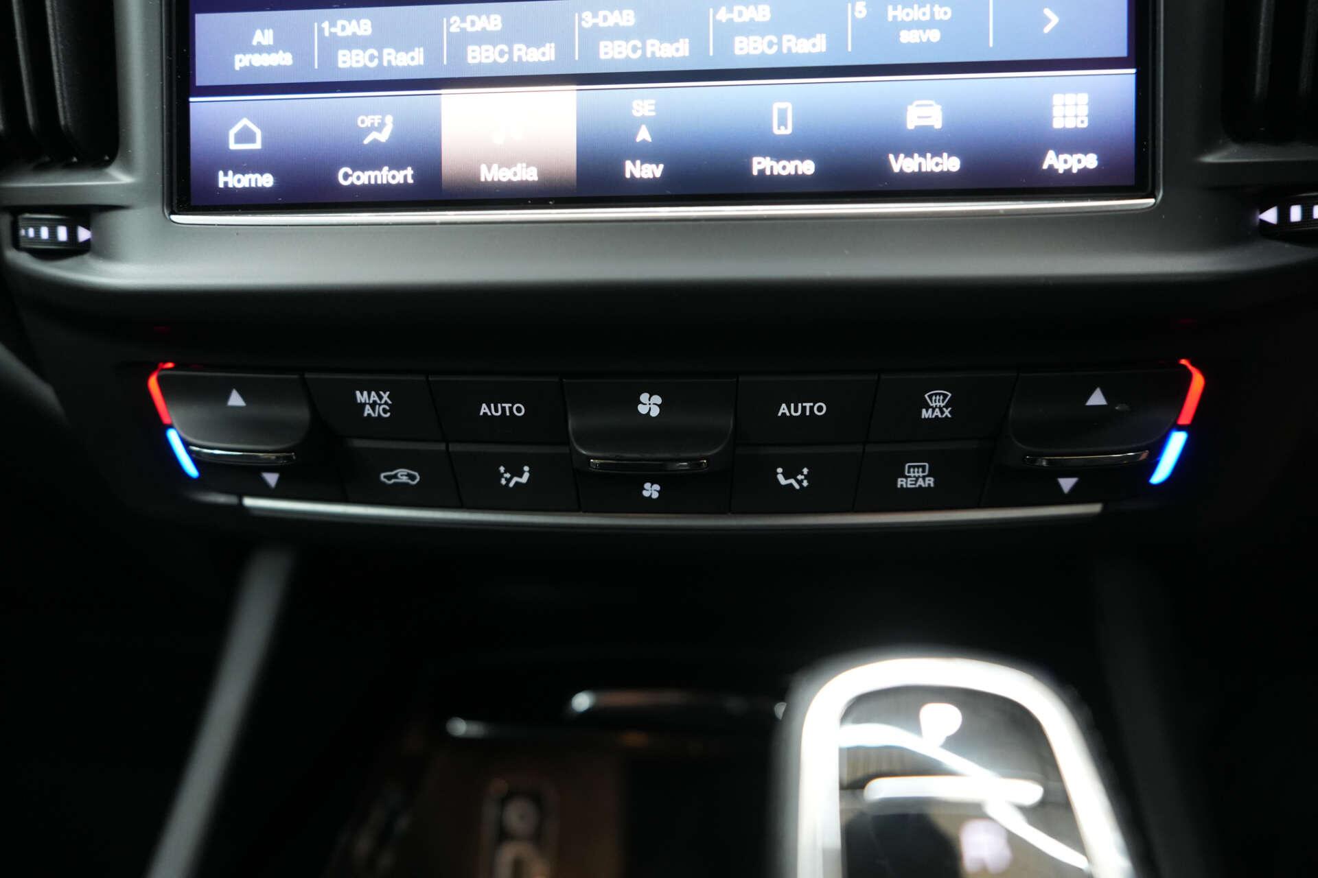 Maserati Levante view 32