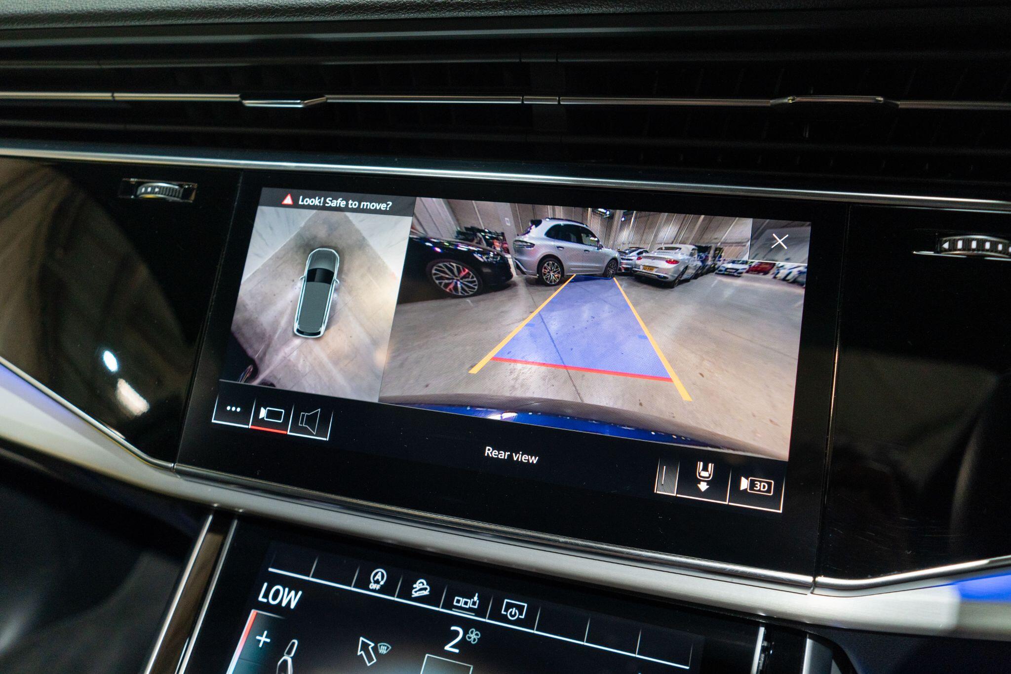 Audi SQ7 view 22