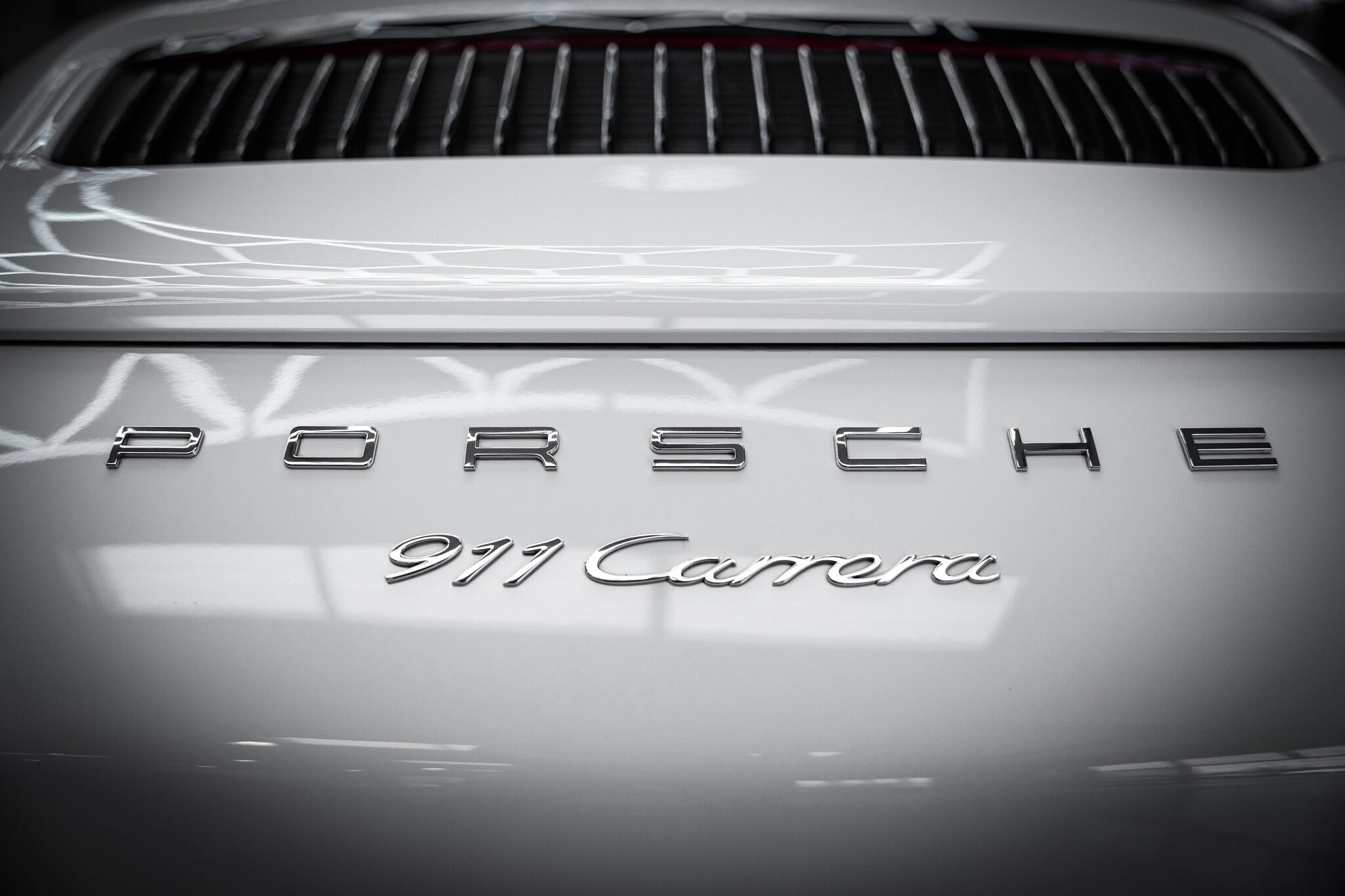 Porsche 911 view 40