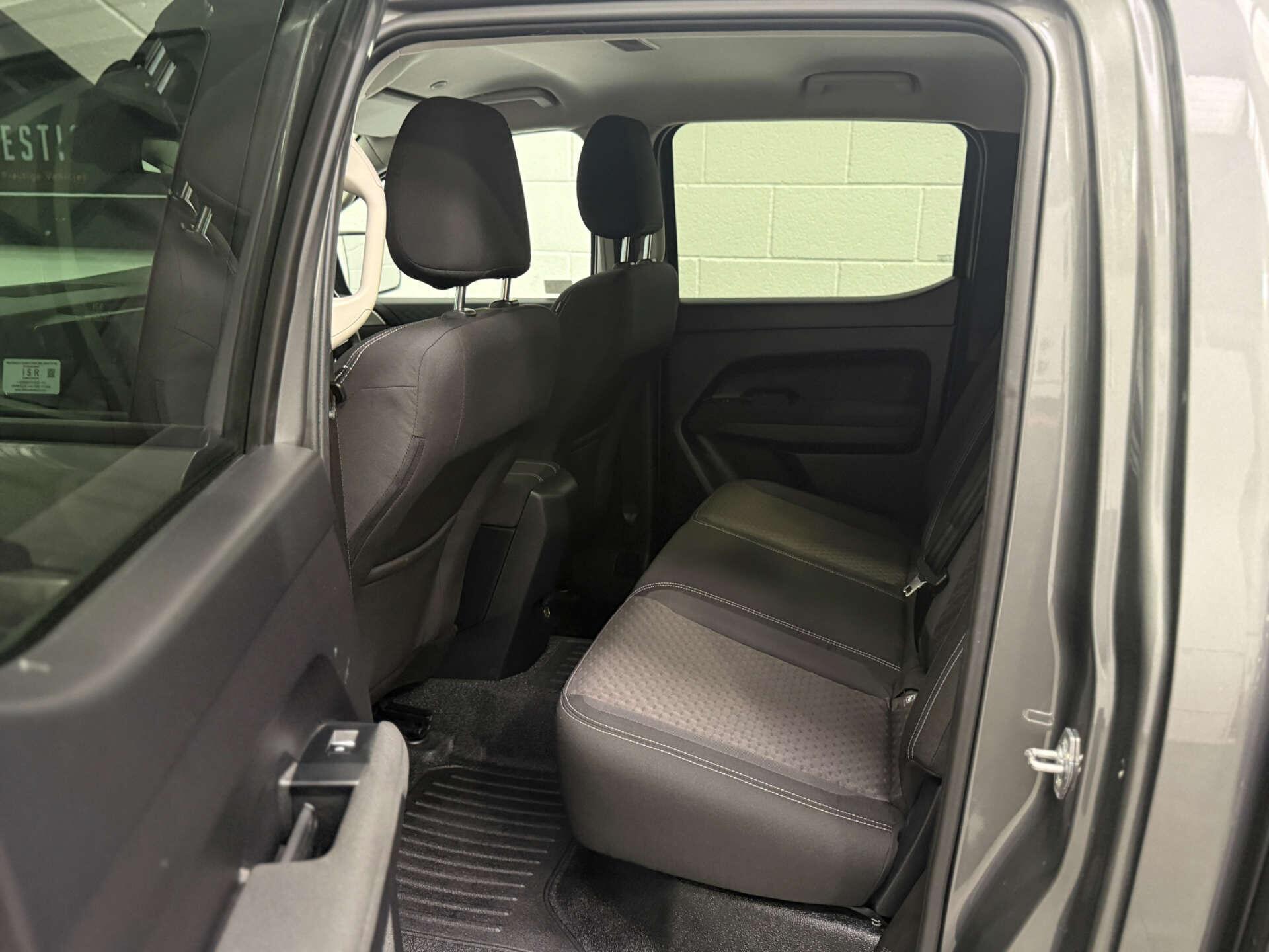 Volkswagen Amarok view 18