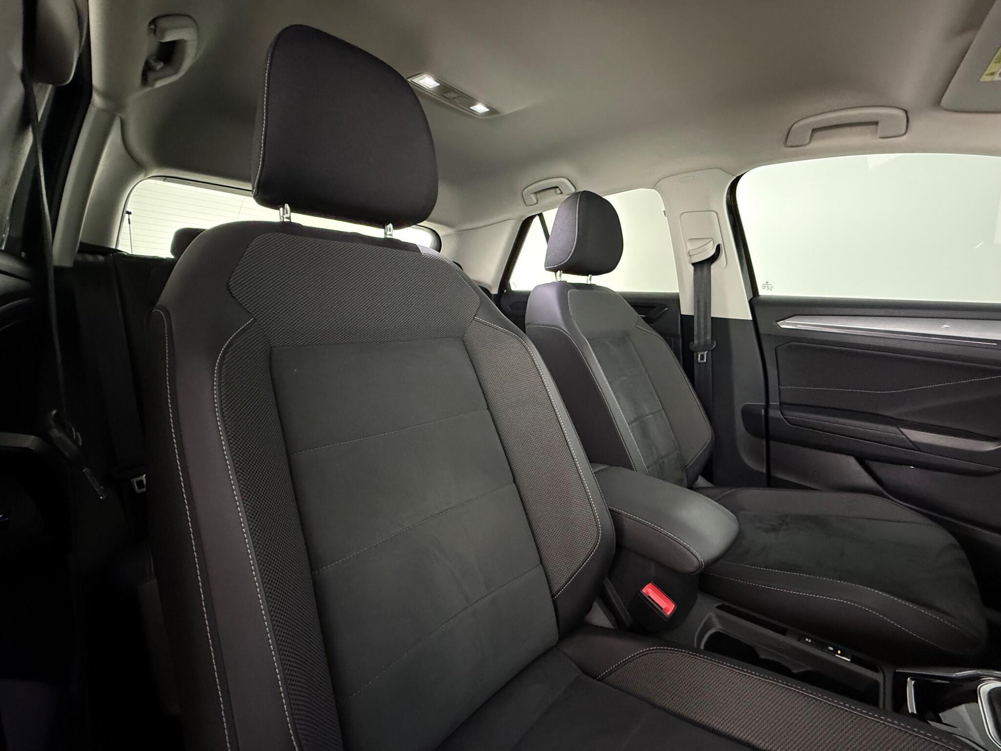Volkswagen T-Roc view 30